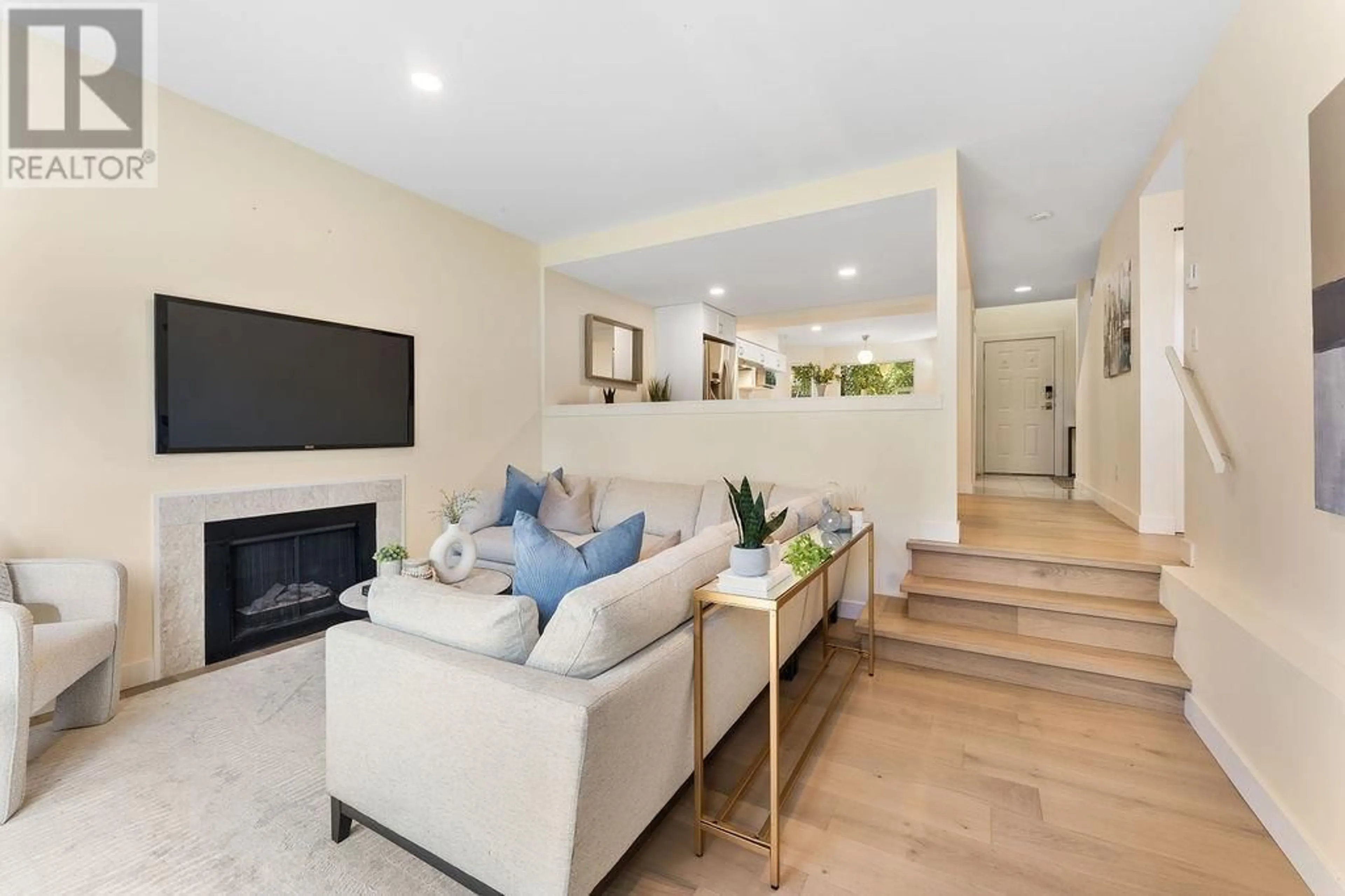 Living room with furniture, unknown for 13 - 1135 LANSDOWNE DRIVE, Coquitlam British Columbia V3B7K6