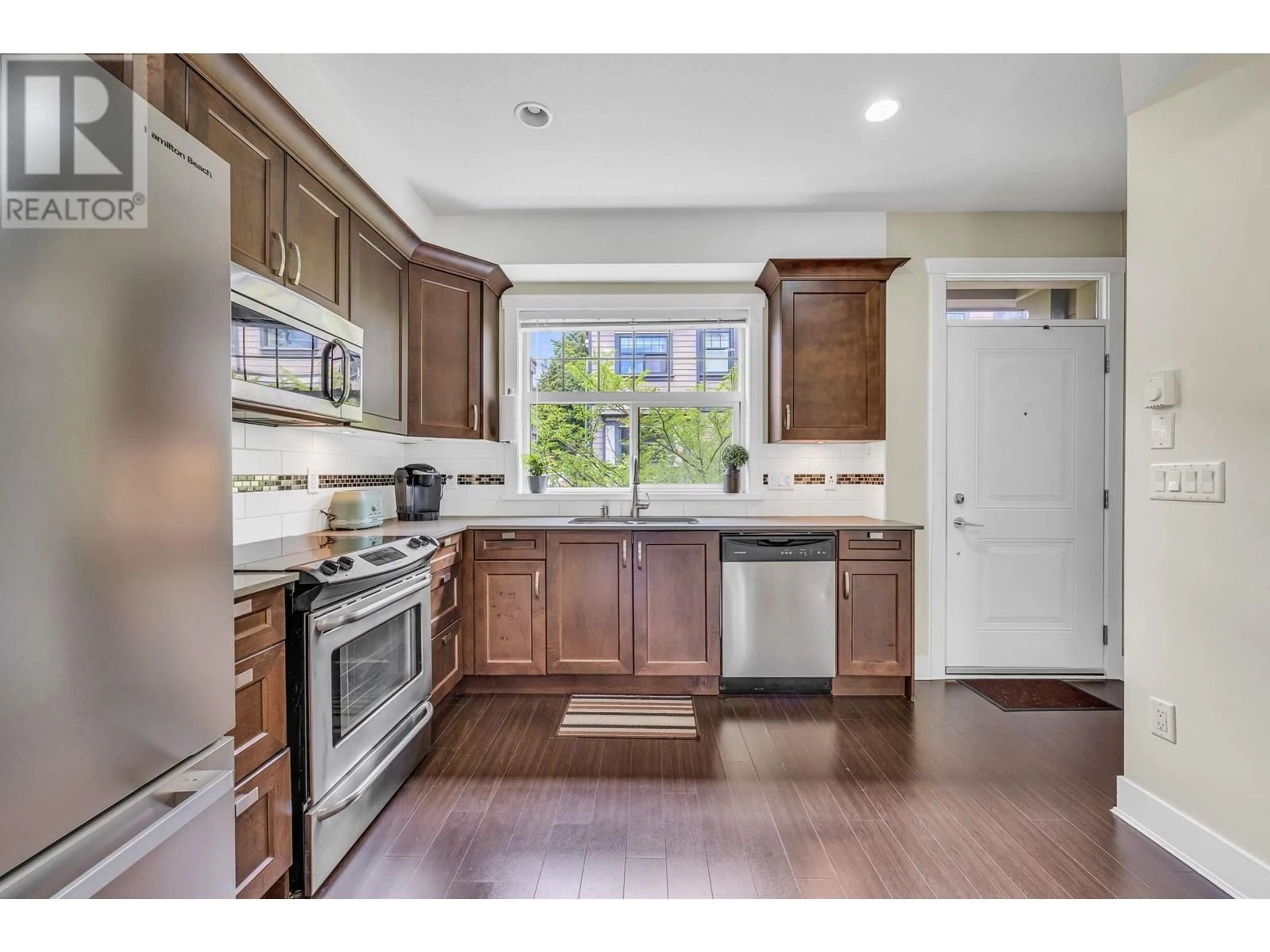 Open concept kitchen, unknown for 213 - 828 ROYAL AVENUE, New Westminster British Columbia V3M1J9
