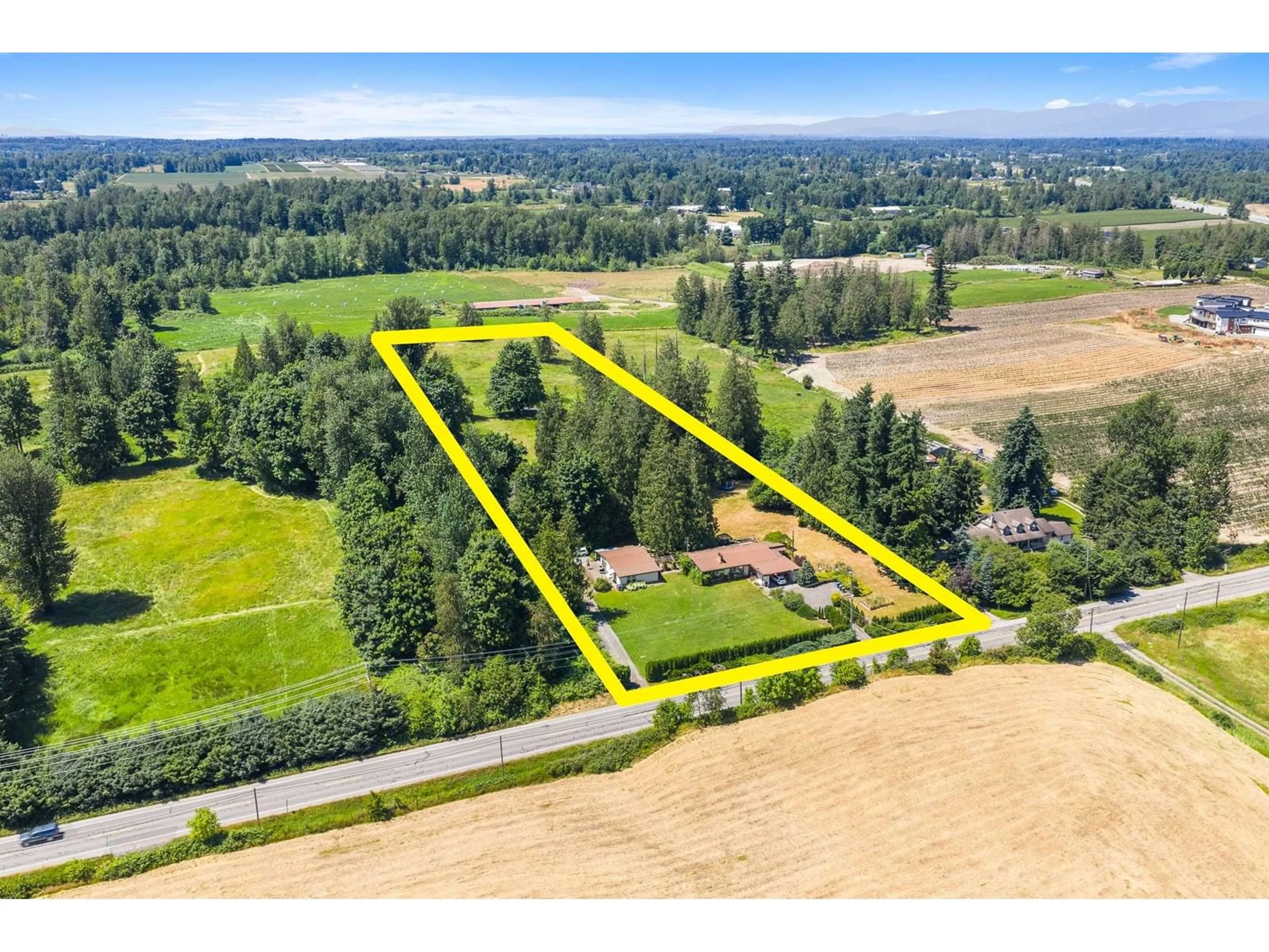 A pic from outside/outdoor area/front of a property/back of a property/a pic from drone, water/lake/river/ocean view for 3759 BRADNER, Abbotsford British Columbia V4X1M9