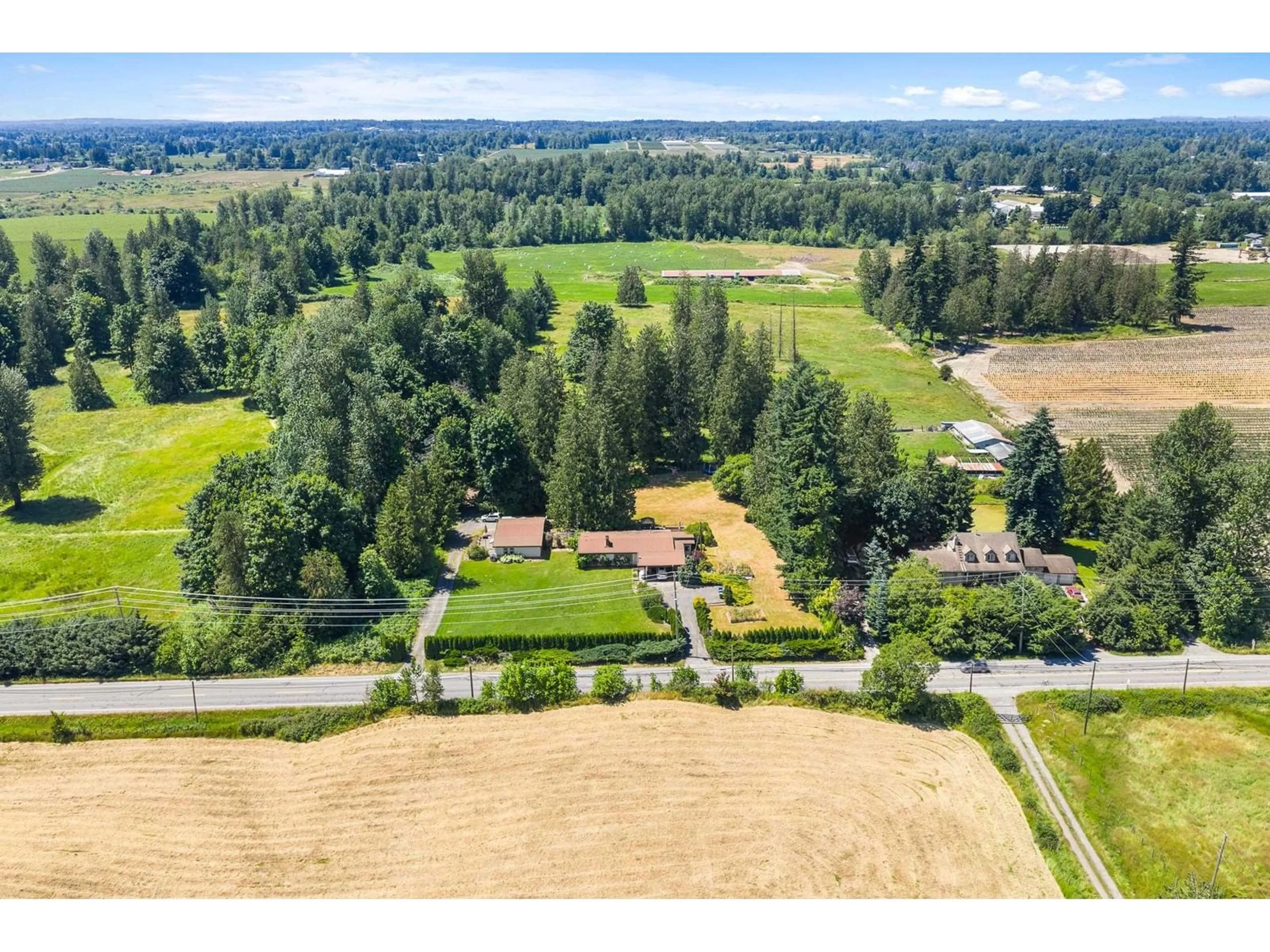 A pic from outside/outdoor area/front of a property/back of a property/a pic from drone, unknown for 3759 BRADNER, Abbotsford British Columbia V4X1M9