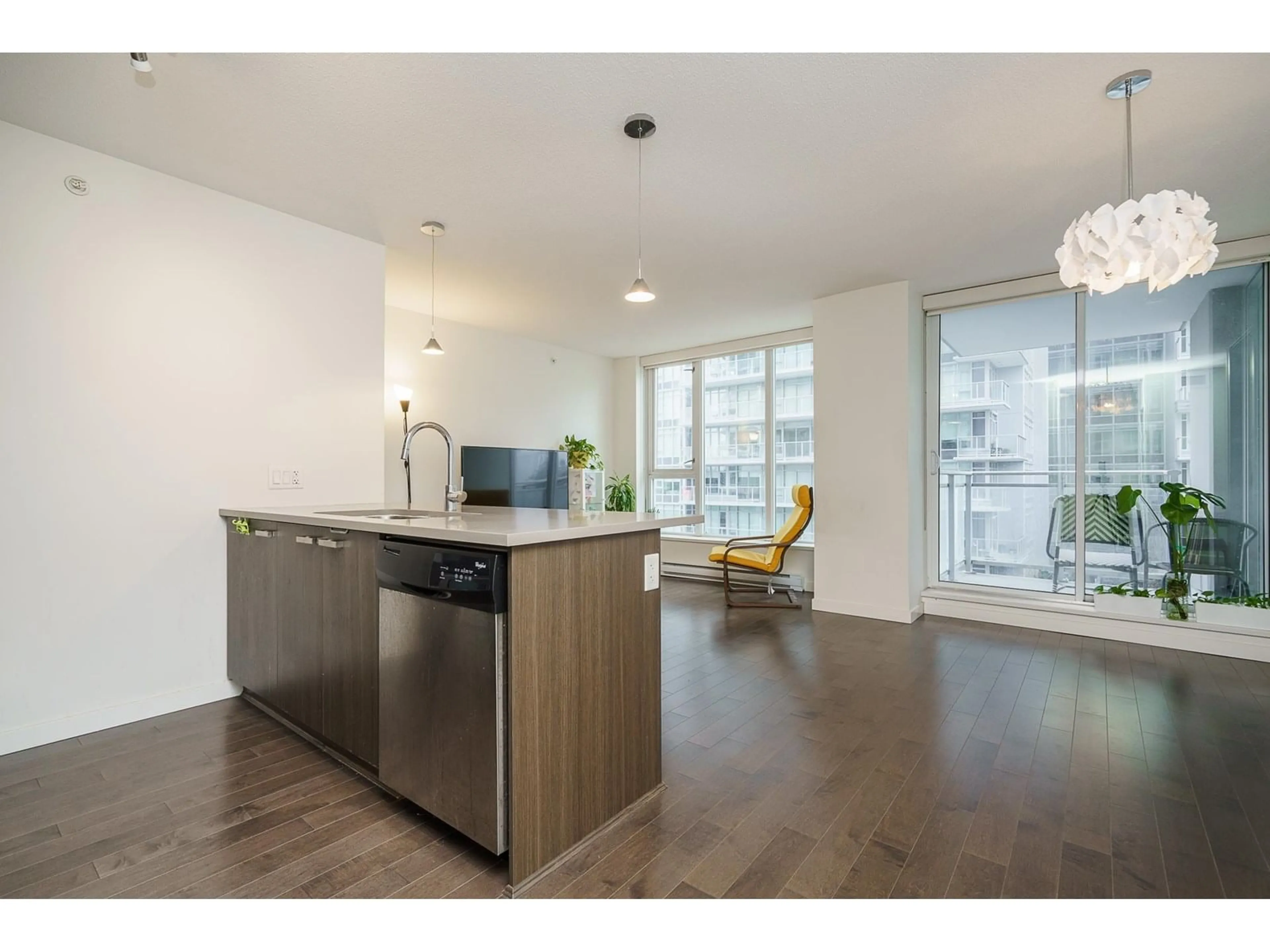 Open concept kitchen, unknown for 607 - 13325 102A, Surrey British Columbia V3T0J5