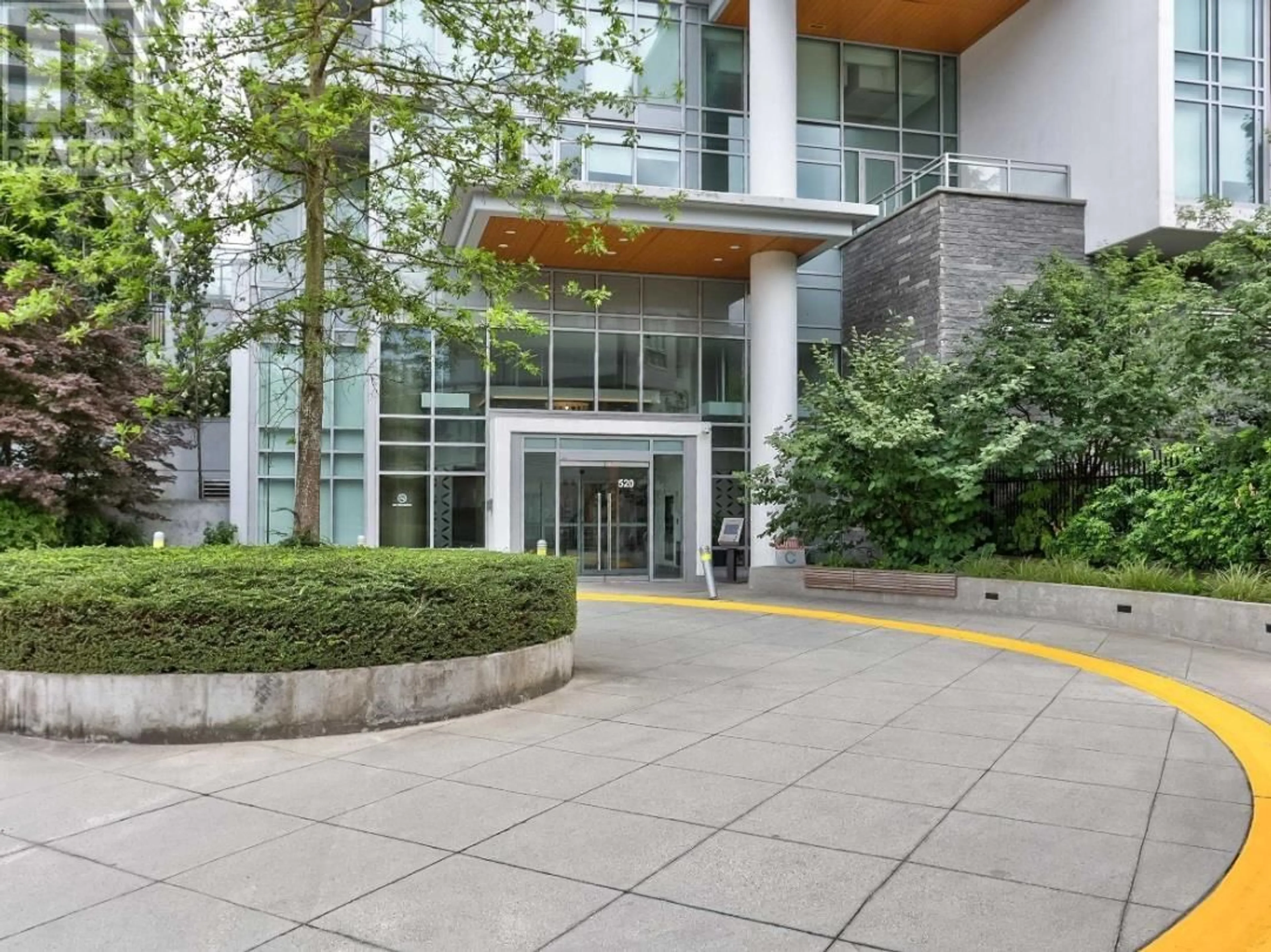 Indoor foyer for 2003 - 520 COMO LAKE AVENUE, Coquitlam British Columbia V3J0E8
