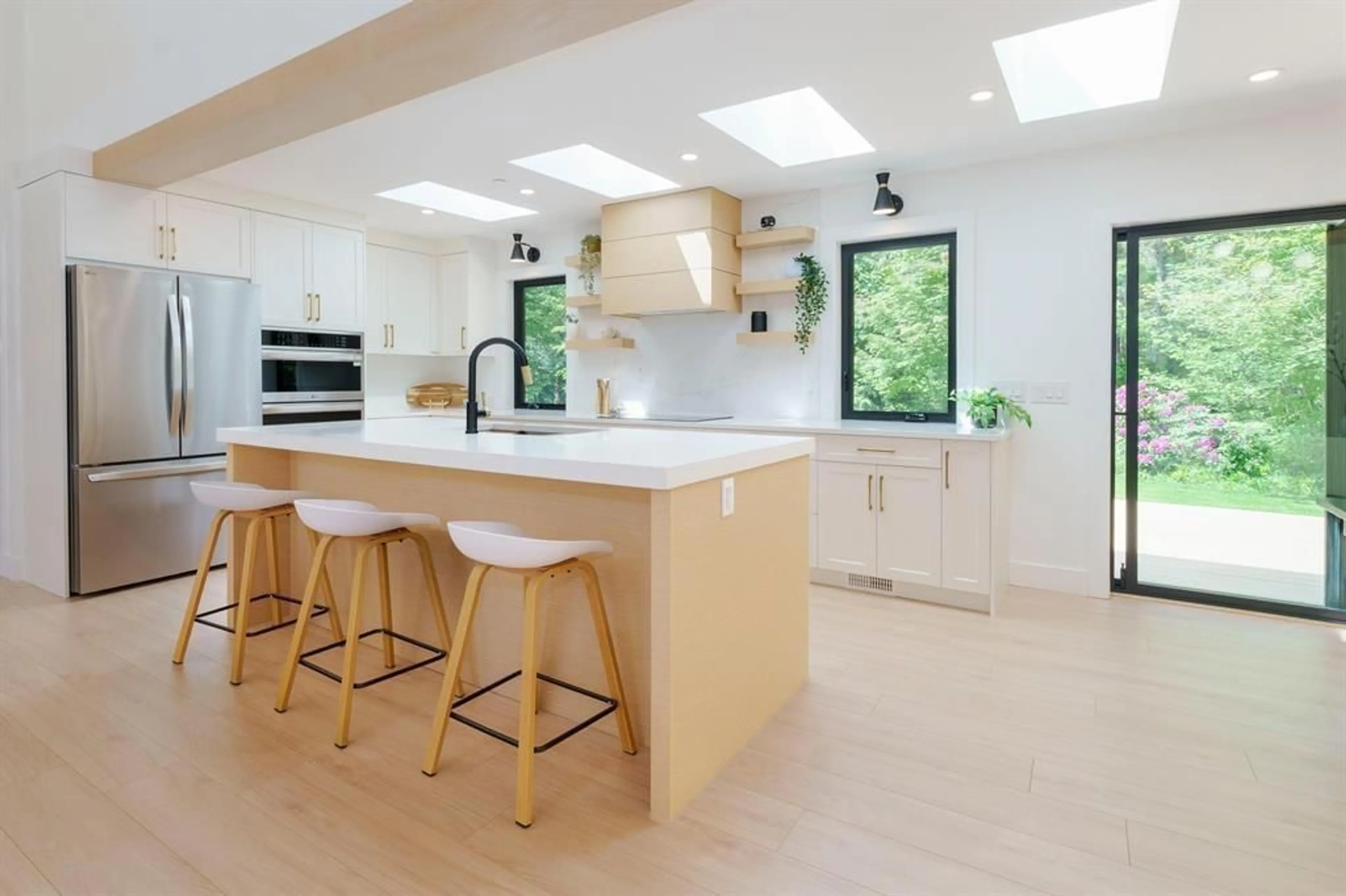 Contemporary kitchen, unknown for 29659 TAISE, Mission British Columbia V4S1B8