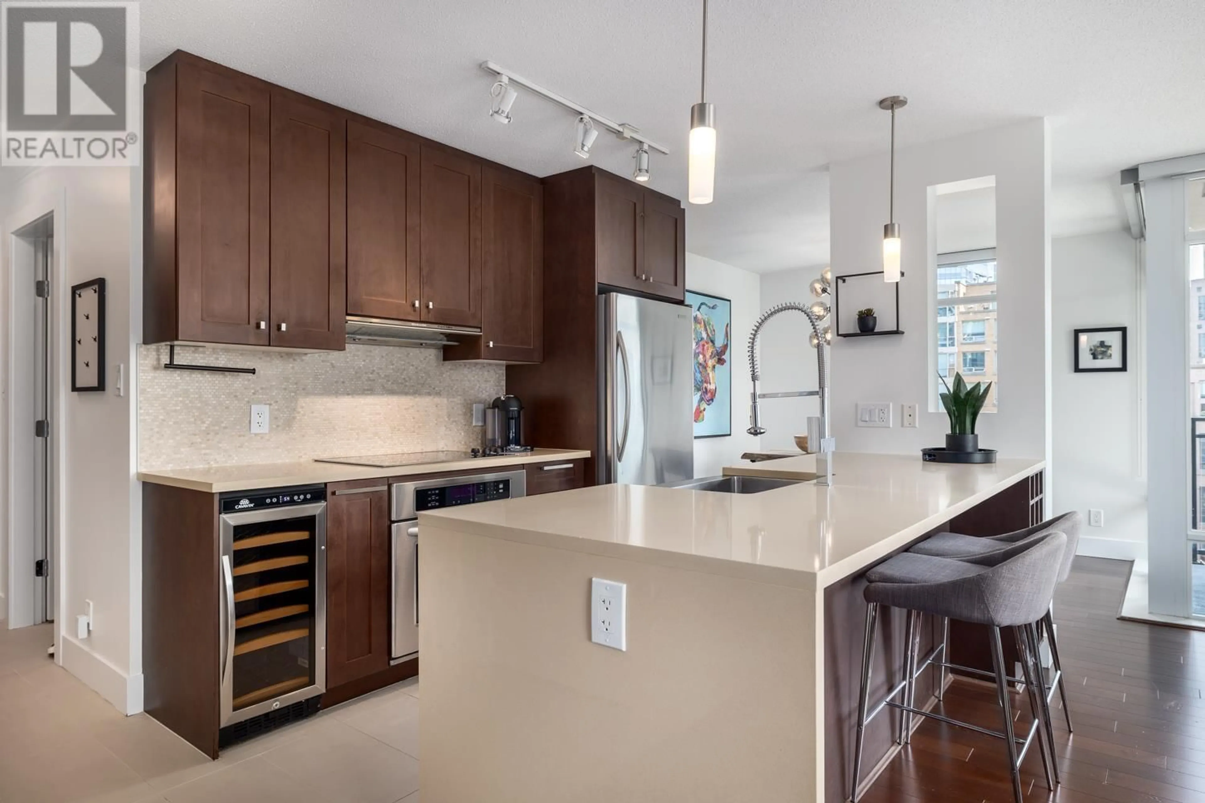 Open concept kitchen, unknown for 1606 - 888 HOMER STREET, Vancouver British Columbia V6B0H7