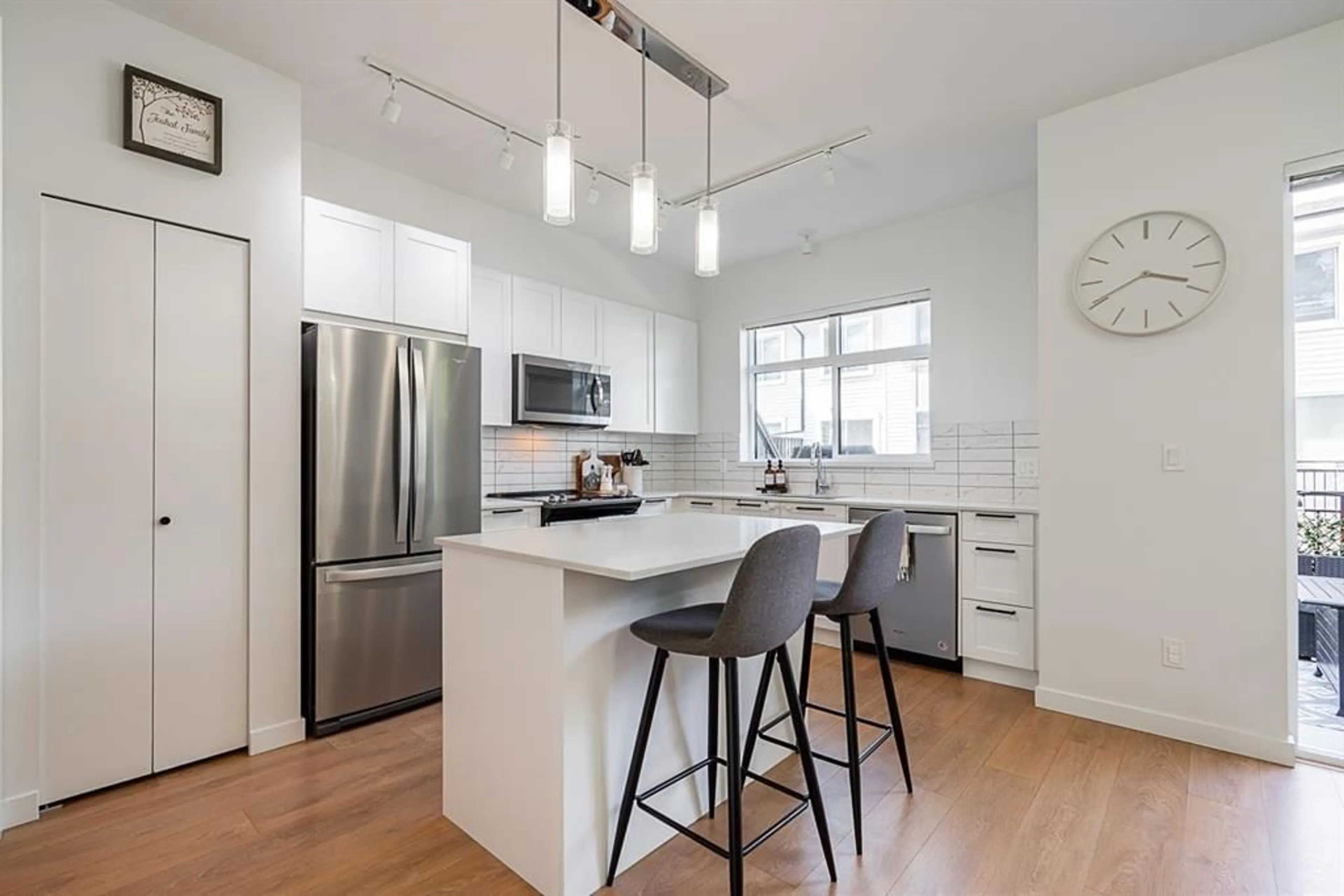 Open concept kitchen, unknown for #1803 - 18505 LAURENSEN, Surrey British Columbia V4N6R7