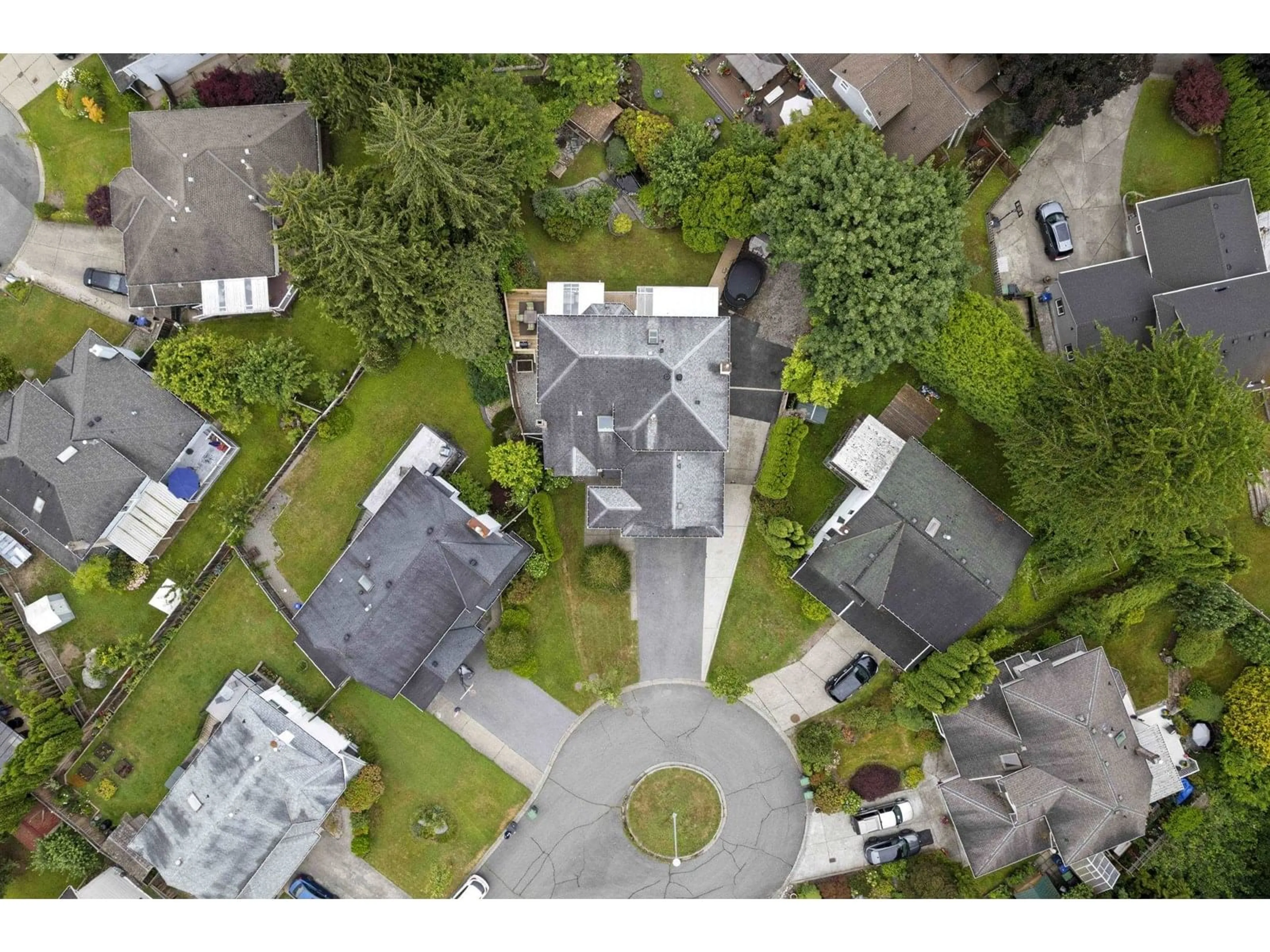 A pic from outside/outdoor area/front of a property/back of a property/a pic from drone, street for 6270 171, Surrey British Columbia V3S7K4