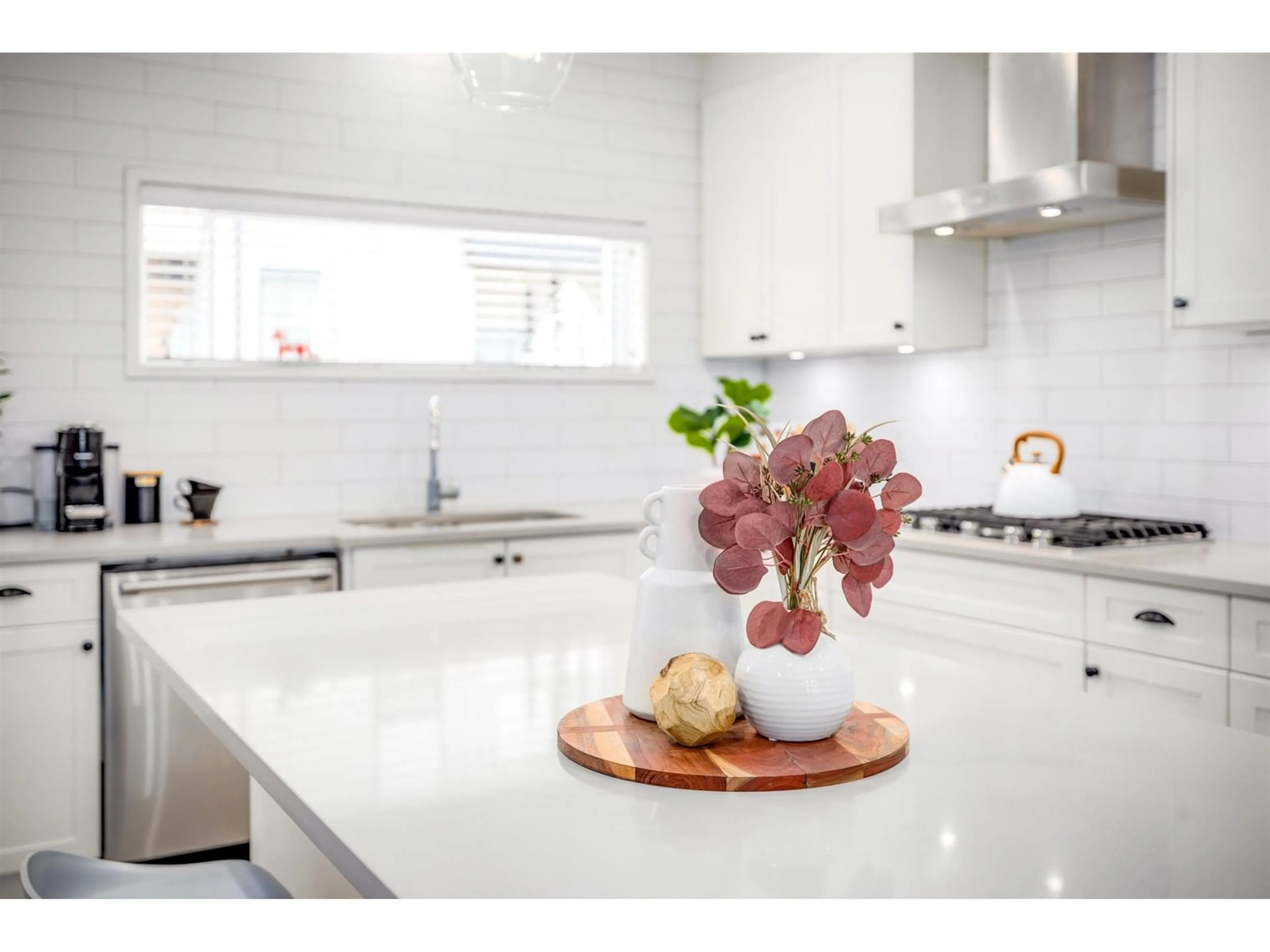 Contemporary kitchen, ceramic/tile floor for 45 - 15688 28, Surrey British Columbia V3Z0N1