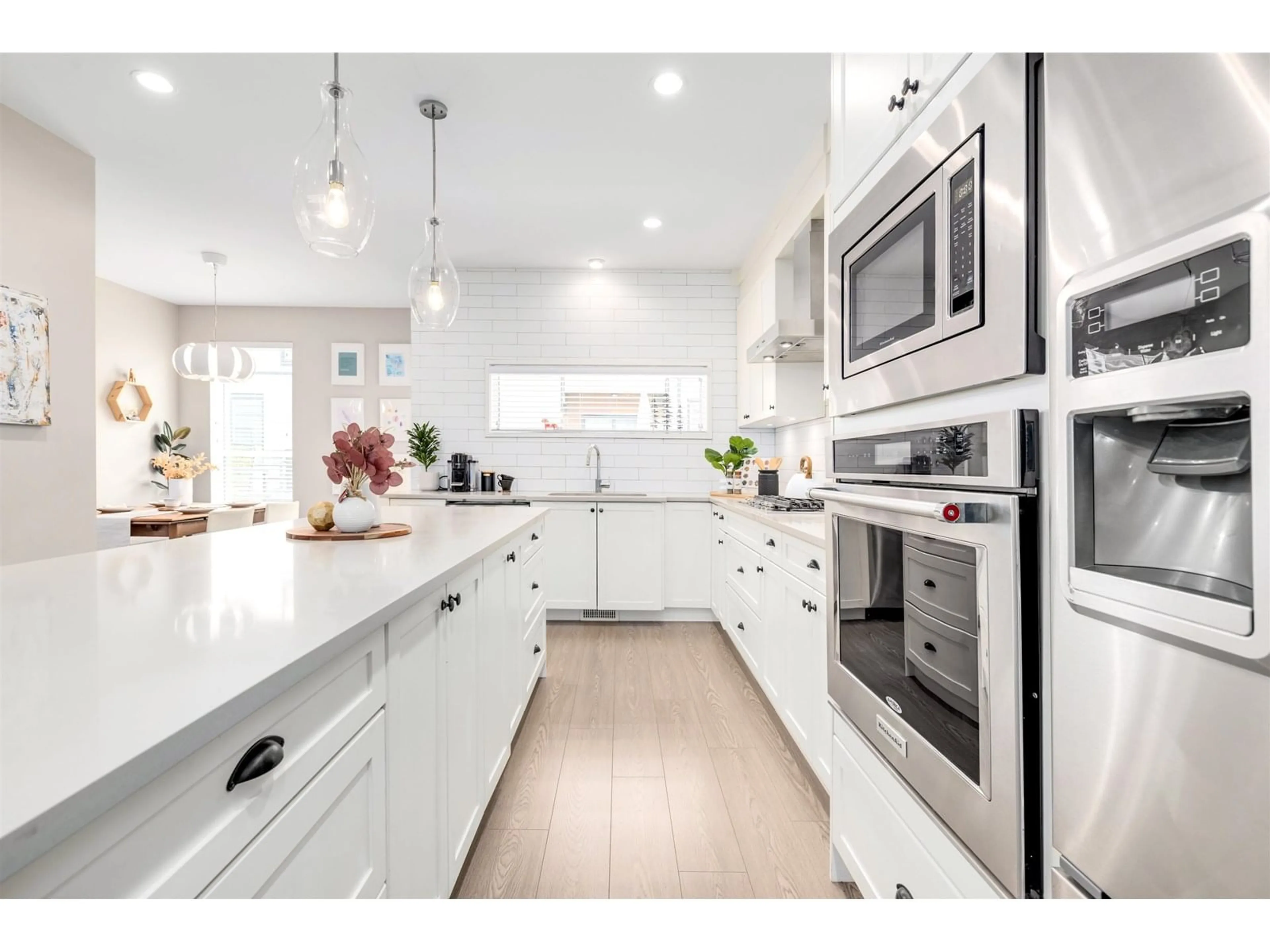 Open concept kitchen, ceramic/tile floor for 45 - 15688 28, Surrey British Columbia V3Z0N1