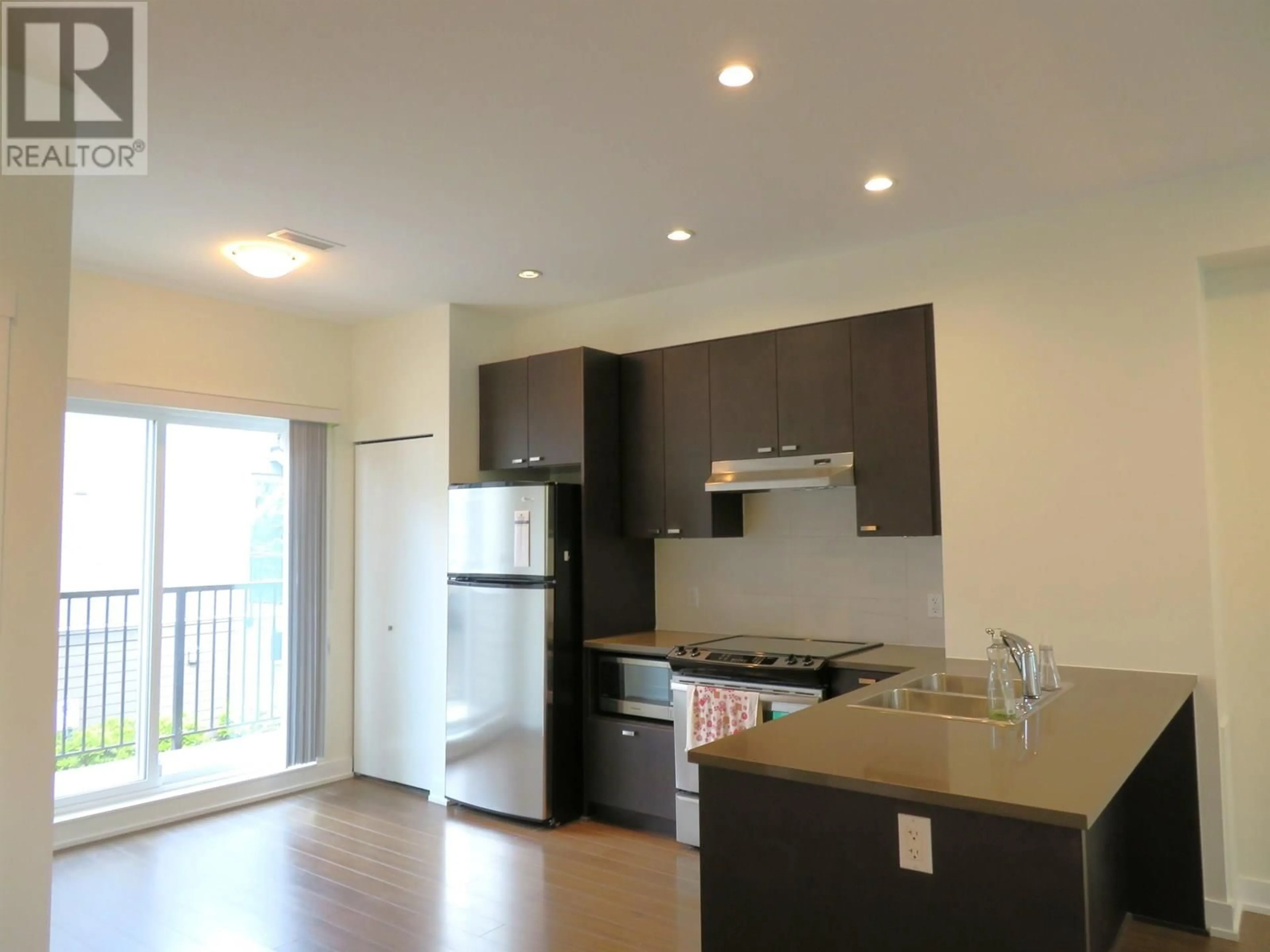 Standard kitchen, wood/laminate floor for 10 - 4099 NO. 4 ROAD, Richmond British Columbia V6X2M2