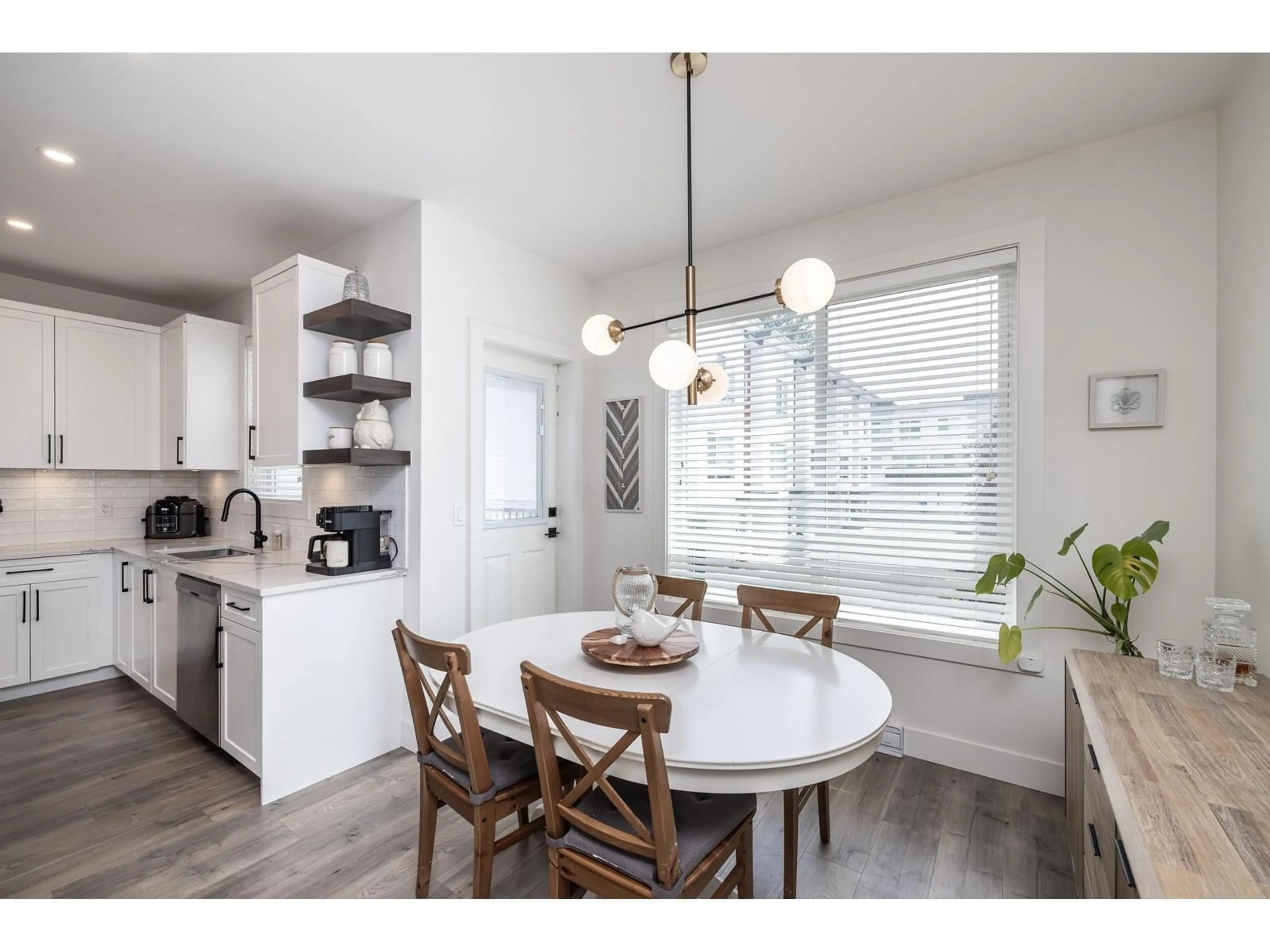 Open concept kitchen, unknown for 14 - 27640 LANTERN, Abbotsford British Columbia V4X0C3