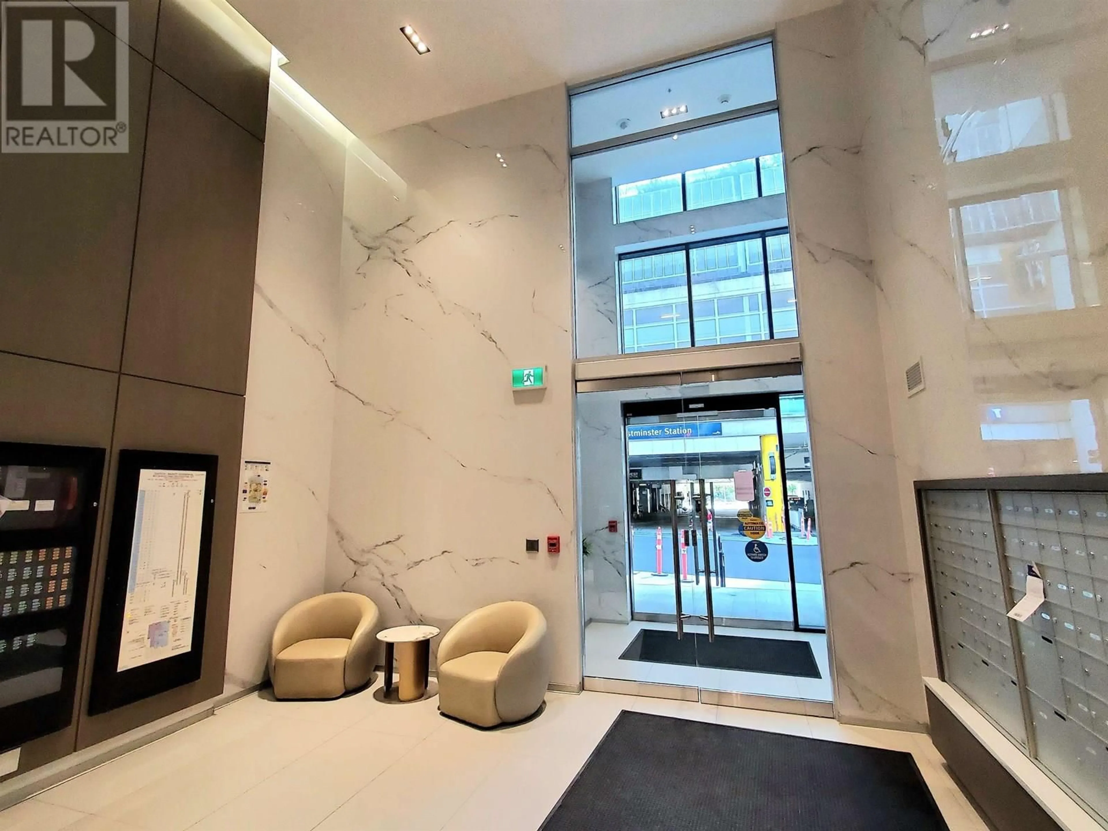 Indoor foyer for 2206 - 823 CARNARVON STREET, New Westminster British Columbia V3M0N5