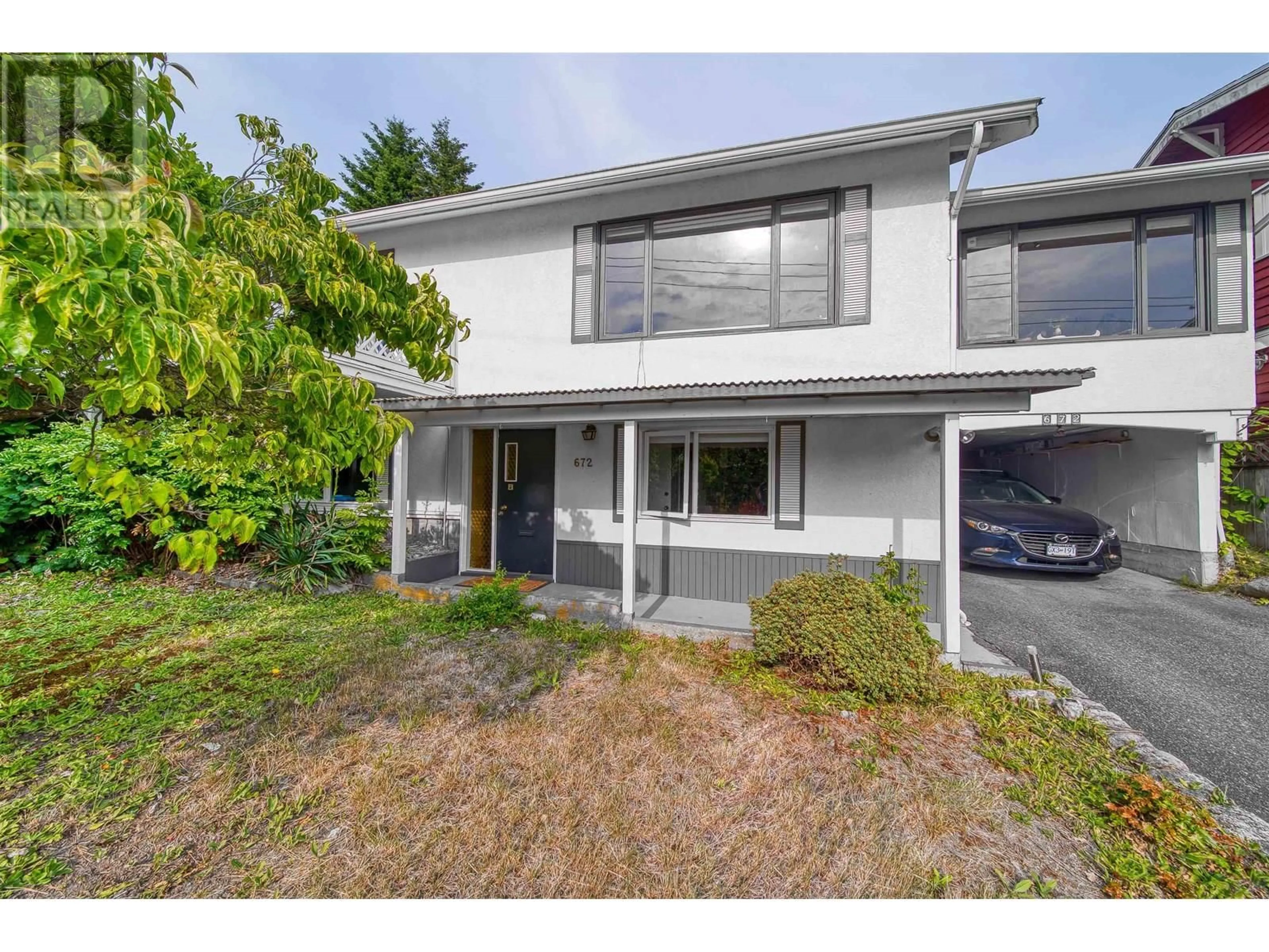 A pic from outside/outdoor area/front of a property/back of a property/a pic from drone, street for 672 11TH STREET, West Vancouver British Columbia V7T2L8