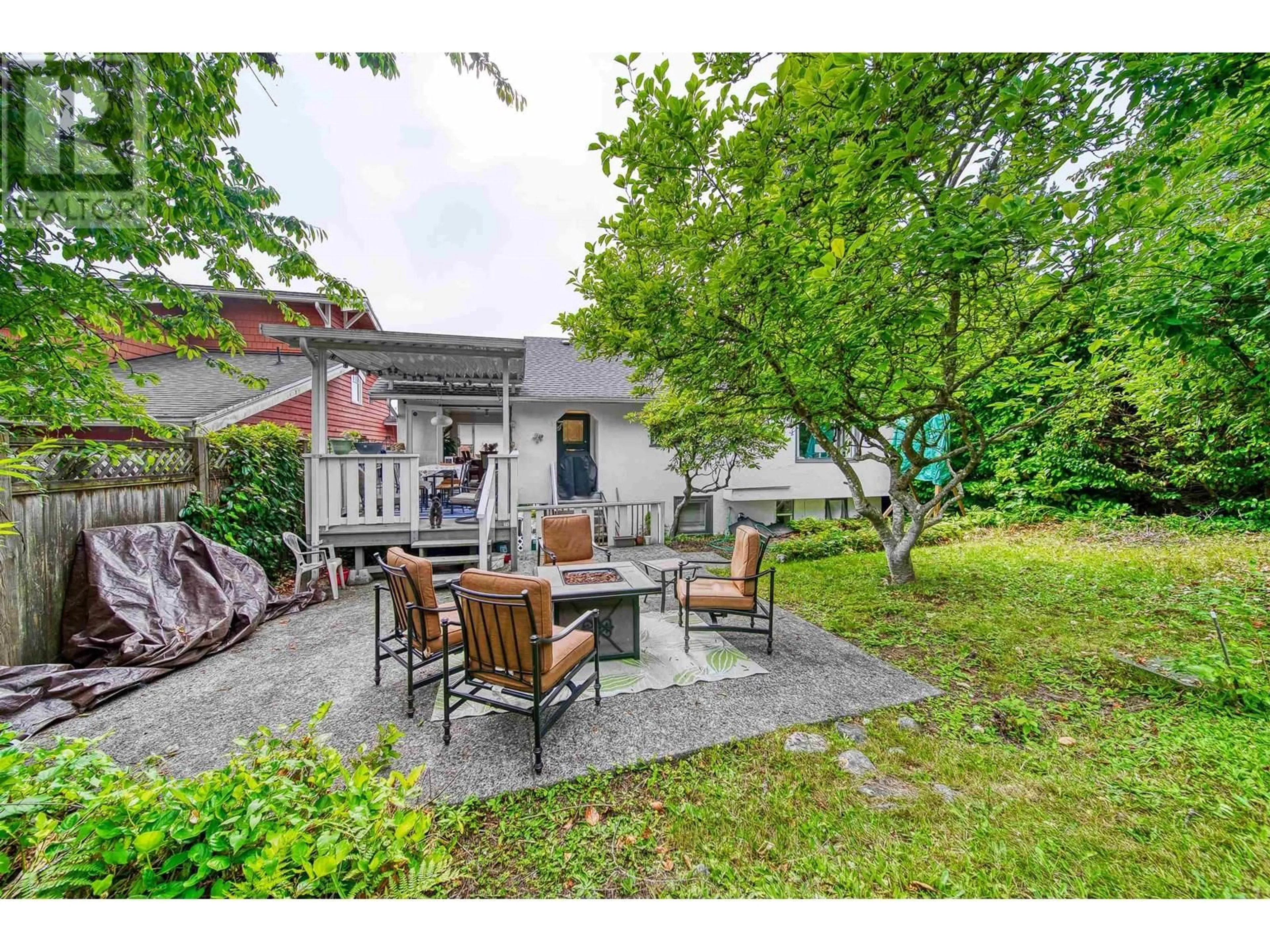 Patio, street for 672 11TH STREET, West Vancouver British Columbia V7T2L8