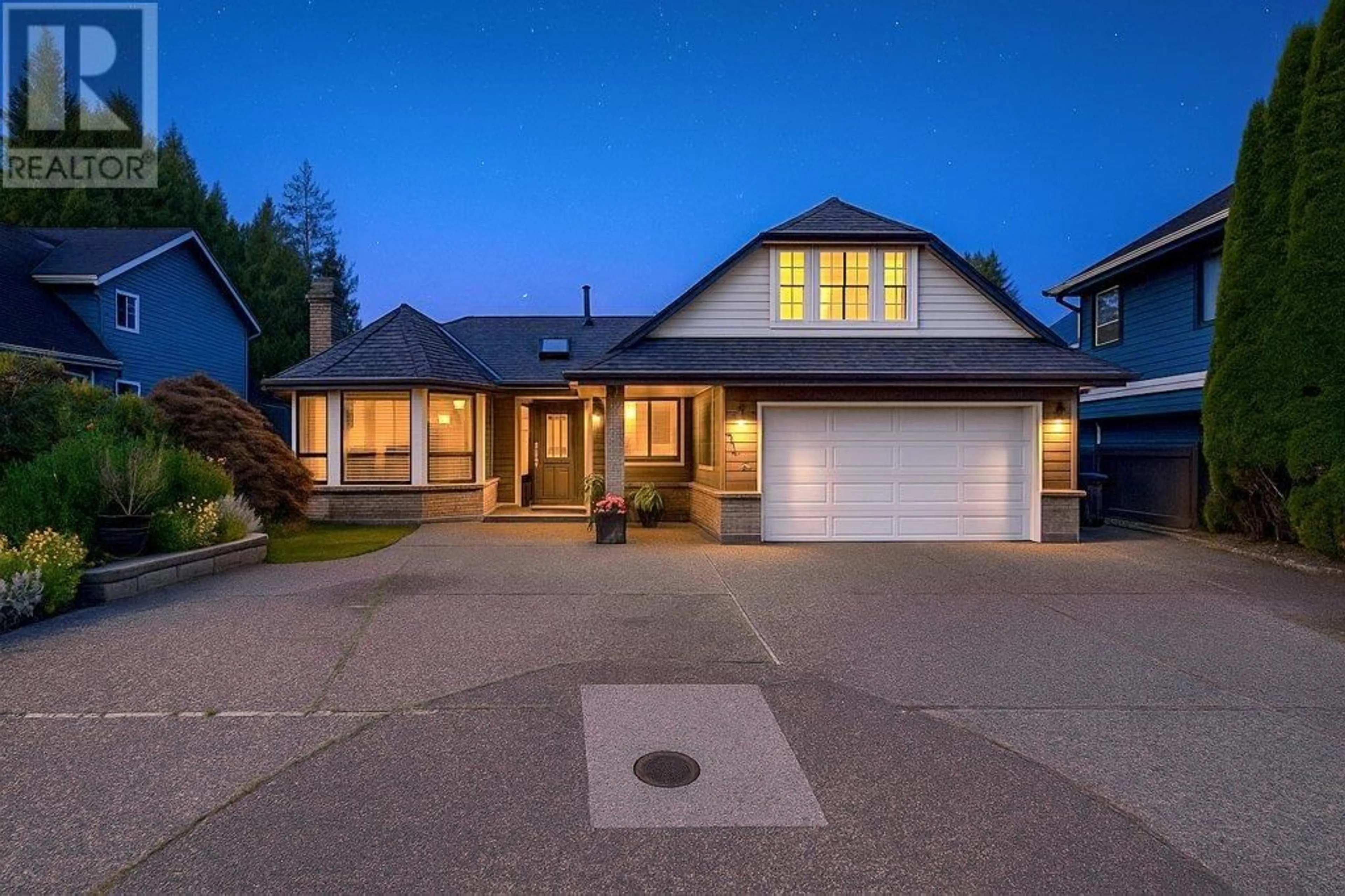 Home with vinyl exterior material, street for 12395 204B STREET, Maple Ridge British Columbia V2X0A3