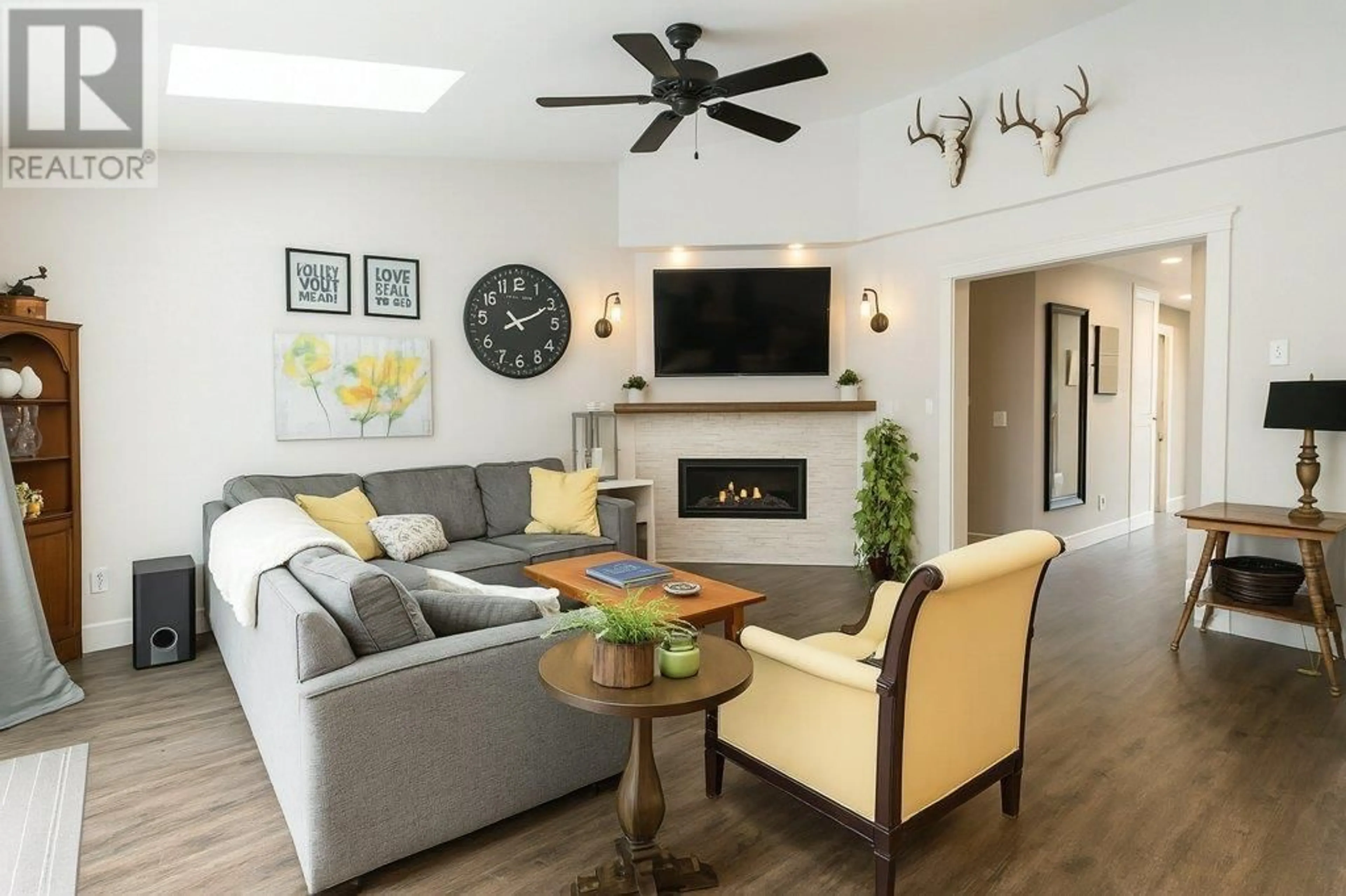 Living room with furniture, wood/laminate floor for 12395 204B STREET, Maple Ridge British Columbia V2X0A3