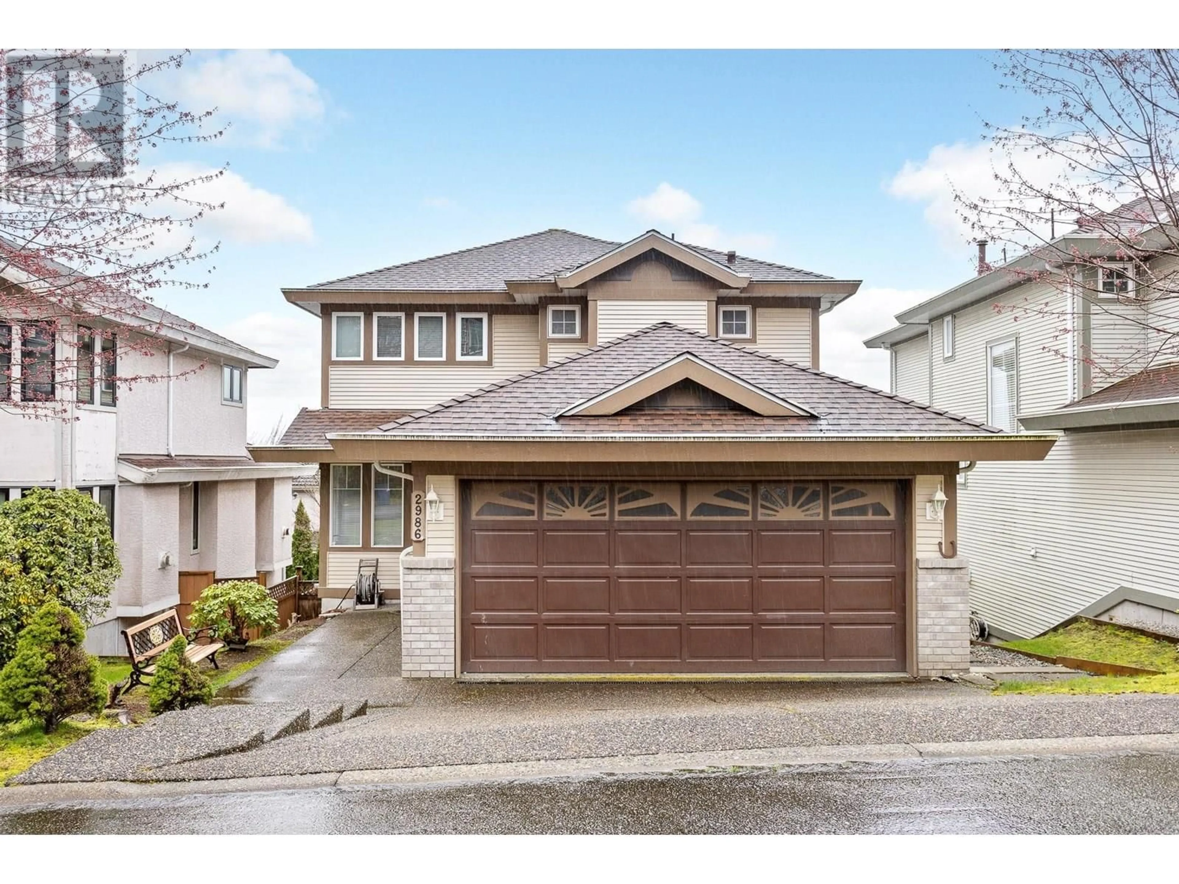 Home with vinyl exterior material, street for 2986 PINETREE CLOSE, Coquitlam British Columbia V3E2Z5
