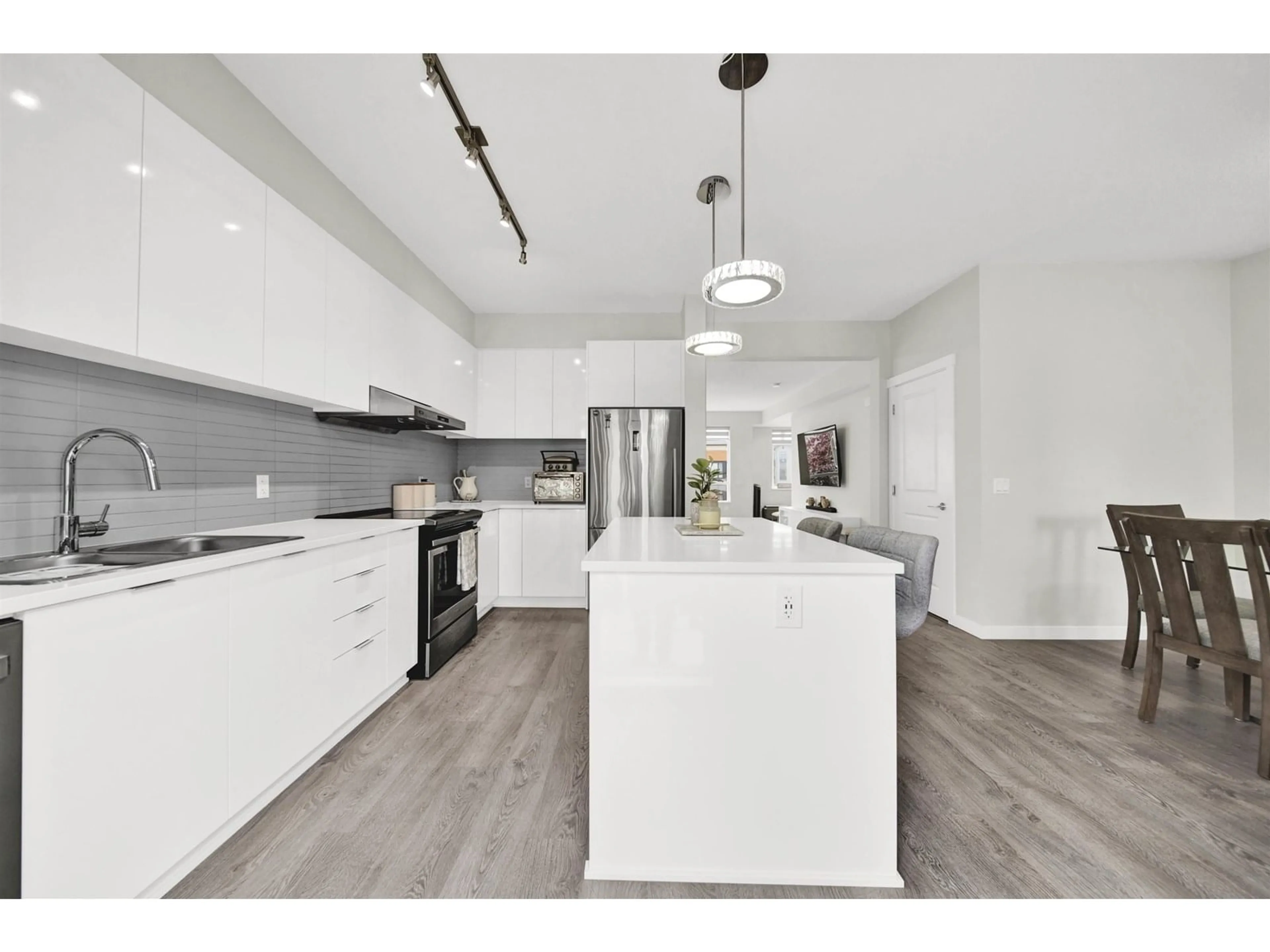Open concept kitchen, unknown for 147 - 15111 EDMUND, Surrey British Columbia V3S0A5