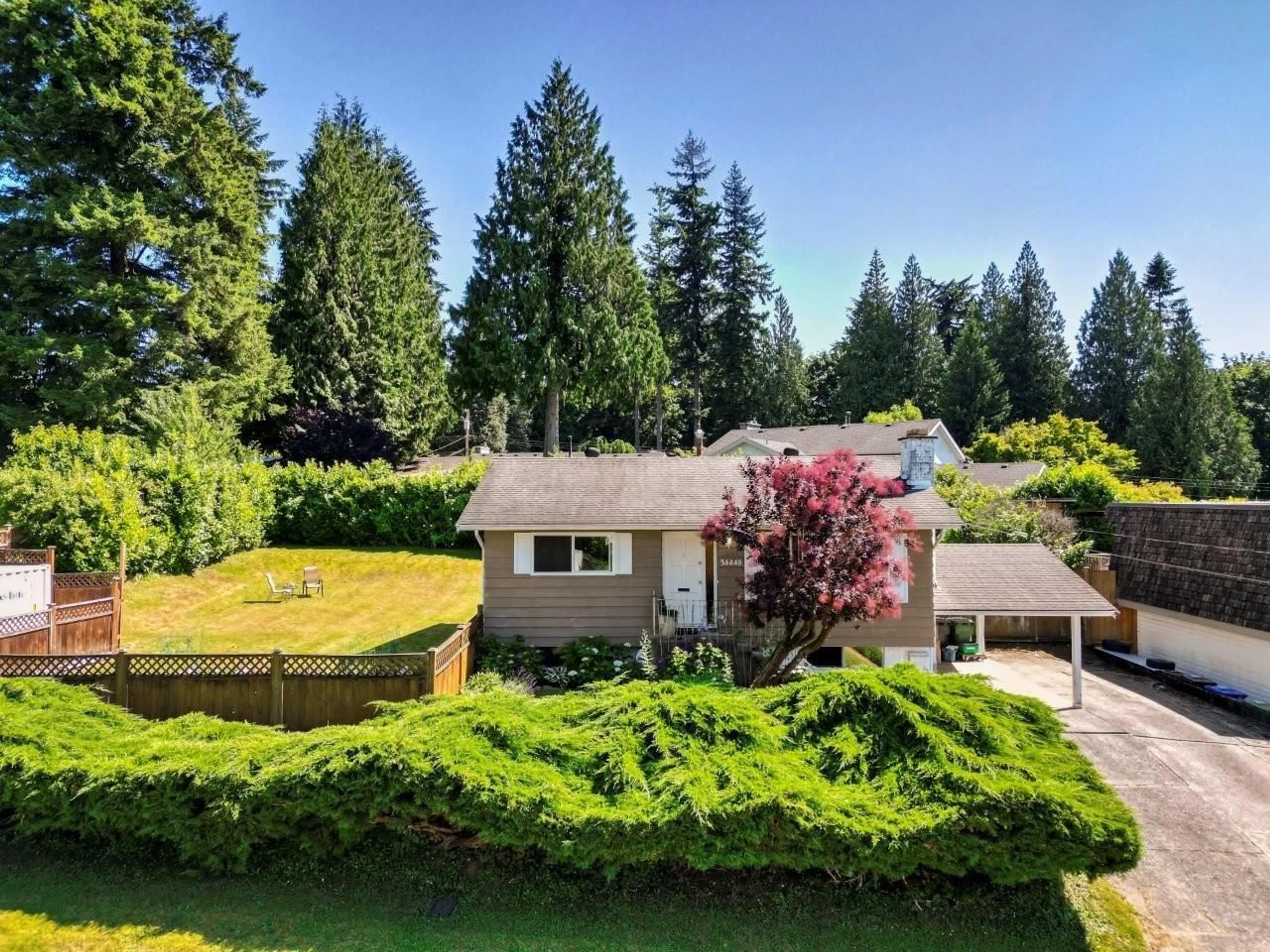 A pic from outside/outdoor area/front of a property/back of a property/a pic from drone, unknown for 34448 ETON, Abbotsford British Columbia V2S4W3