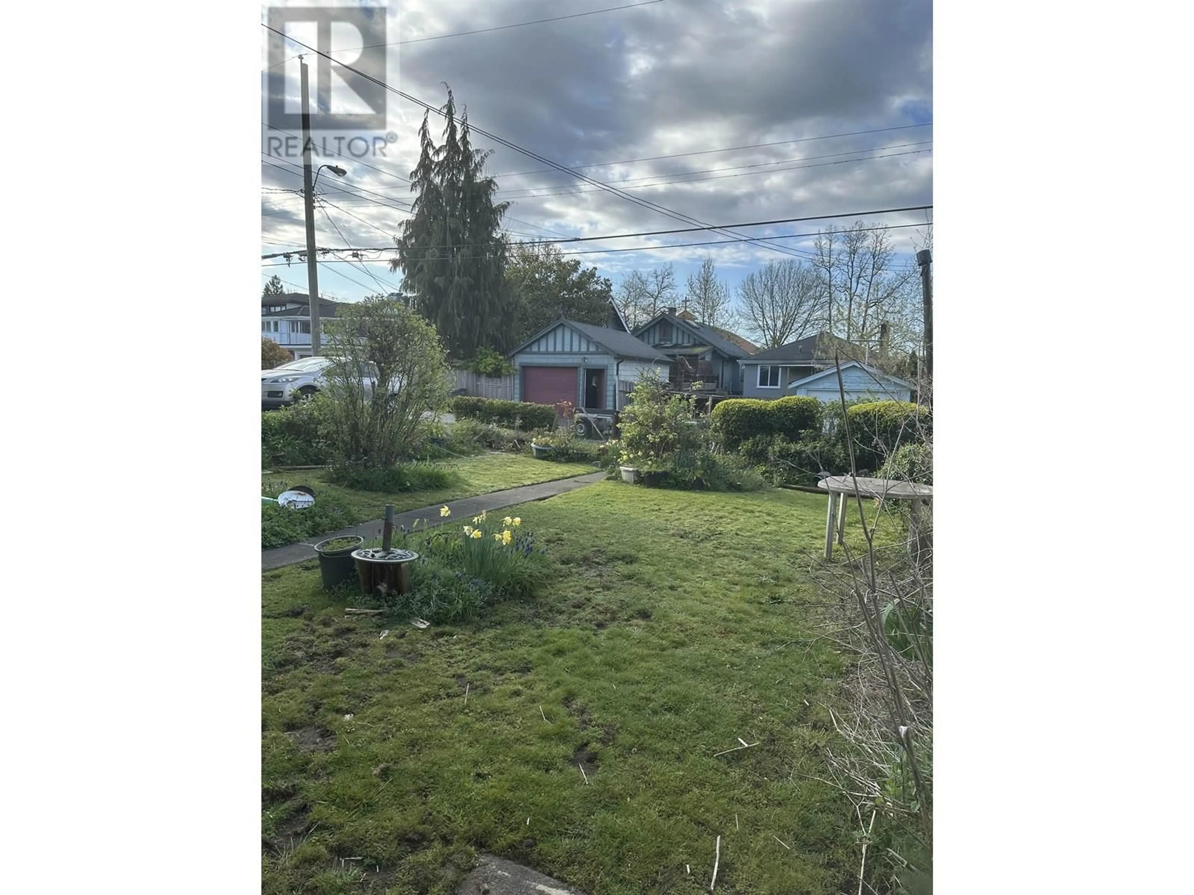 A pic from outside/outdoor area/front of a property/back of a property/a pic from drone, unknown for 456 46TH AVENUE, Vancouver British Columbia V5W1Z9