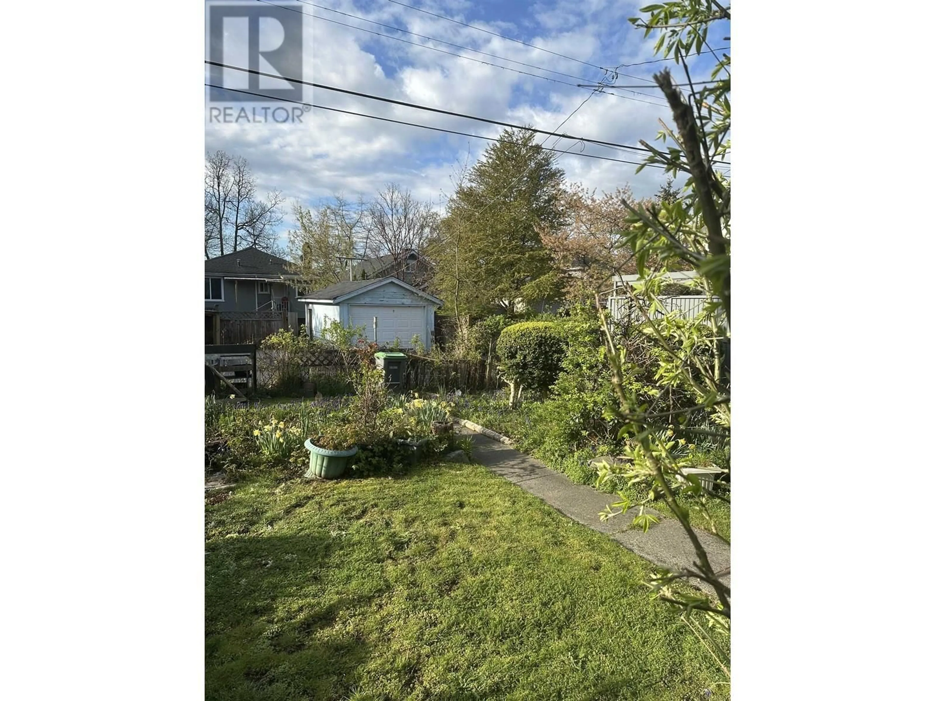 A pic from outside/outdoor area/front of a property/back of a property/a pic from drone, street for 456 46TH AVENUE, Vancouver British Columbia V5W1Z9