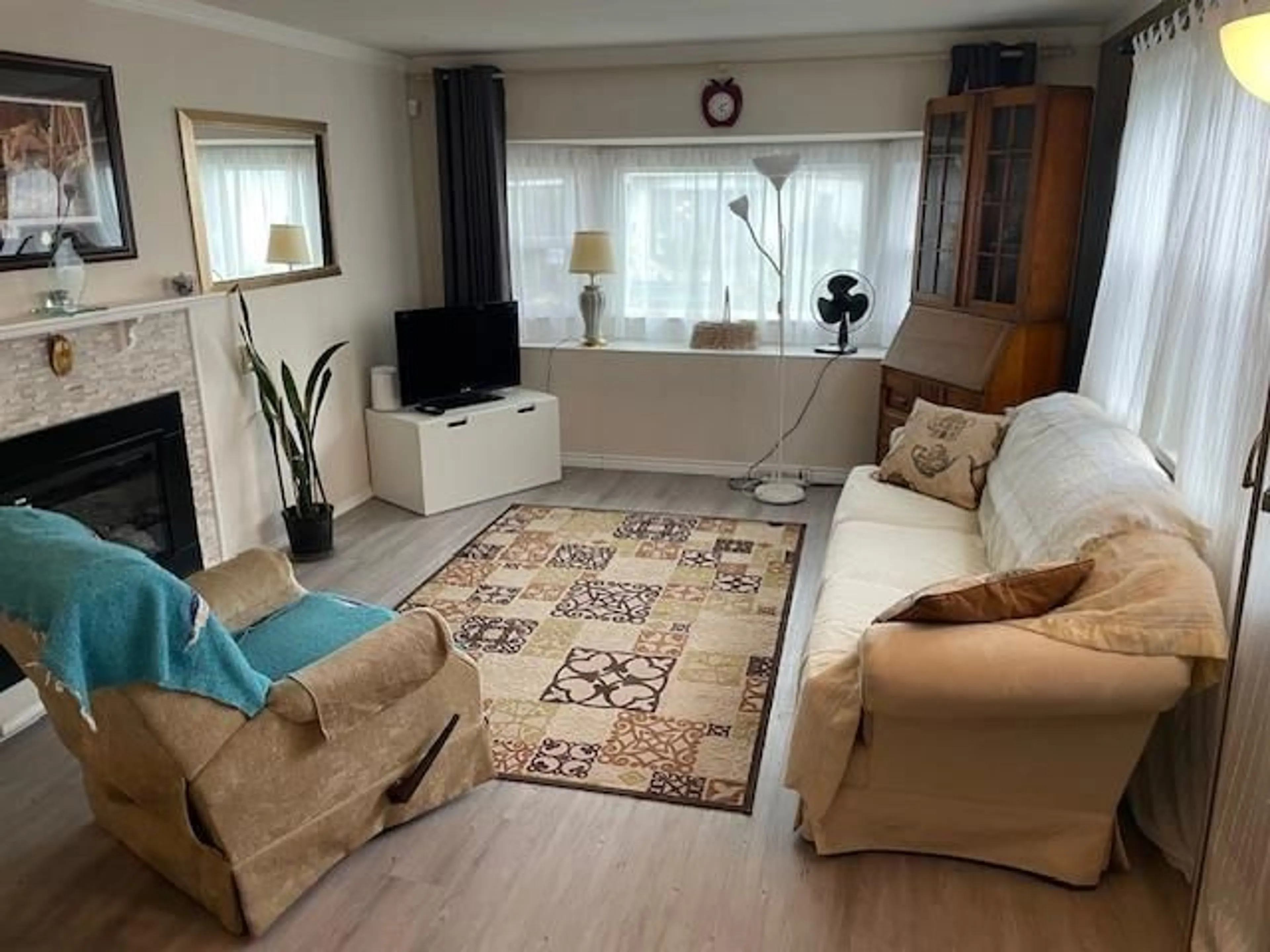 Living room with furniture, unknown for 180 - 1840 160, Surrey British Columbia V4A4X4