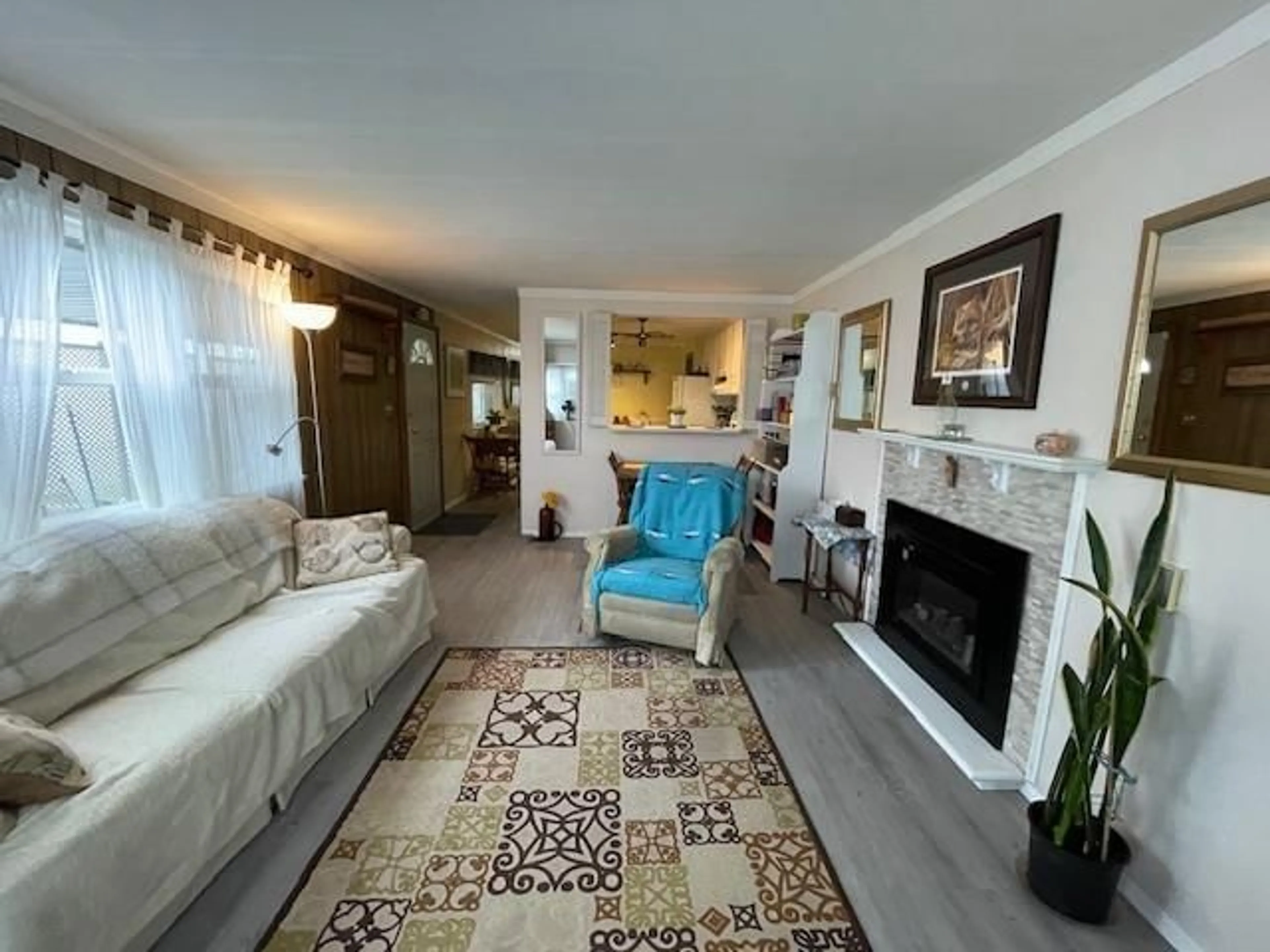 Living room with furniture, unknown for 180 - 1840 160, Surrey British Columbia V4A4X4