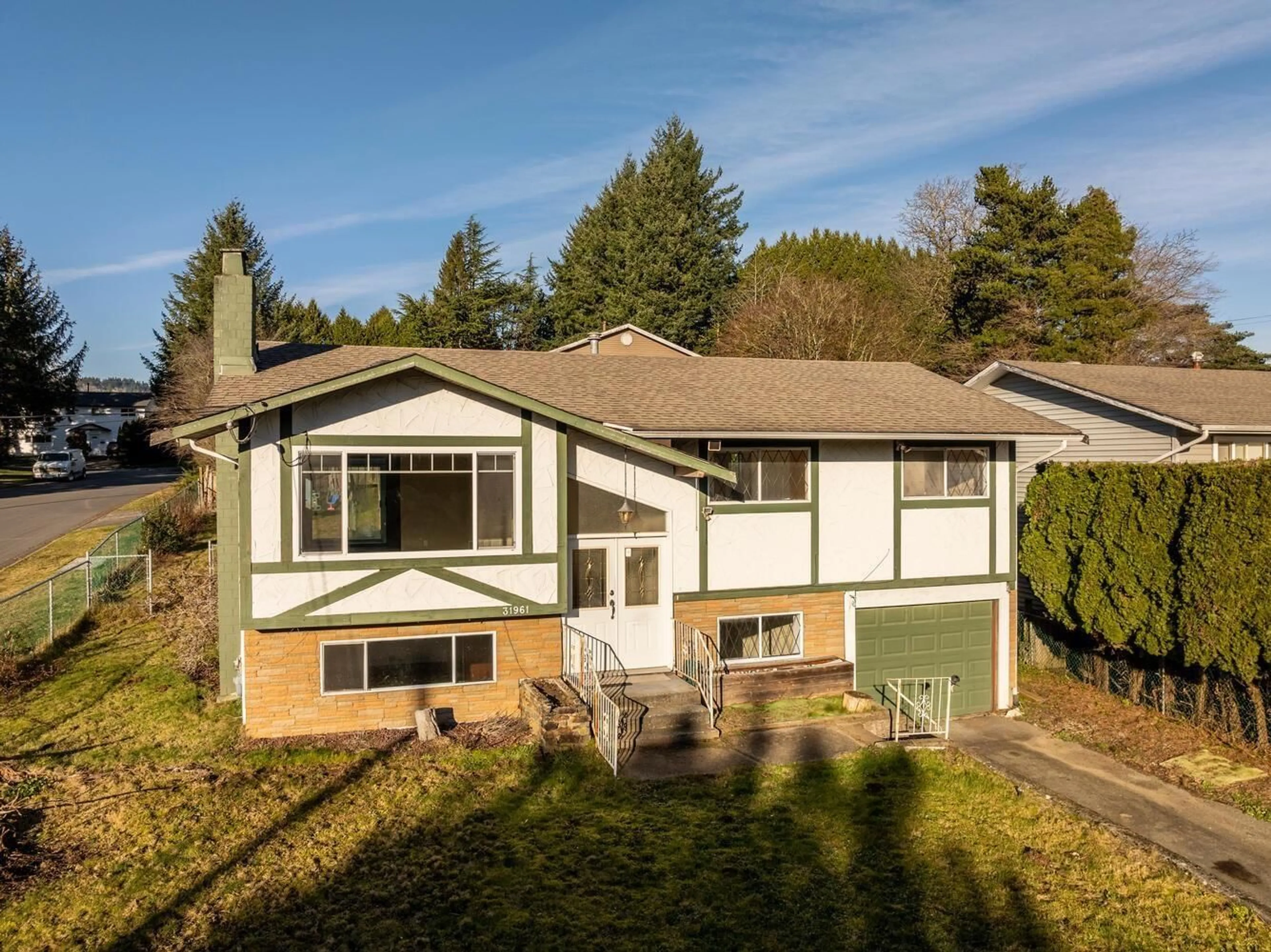 A pic from outside/outdoor area/front of a property/back of a property/a pic from drone, unknown for 31961 RAVEN, Mission British Columbia V2V1B8
