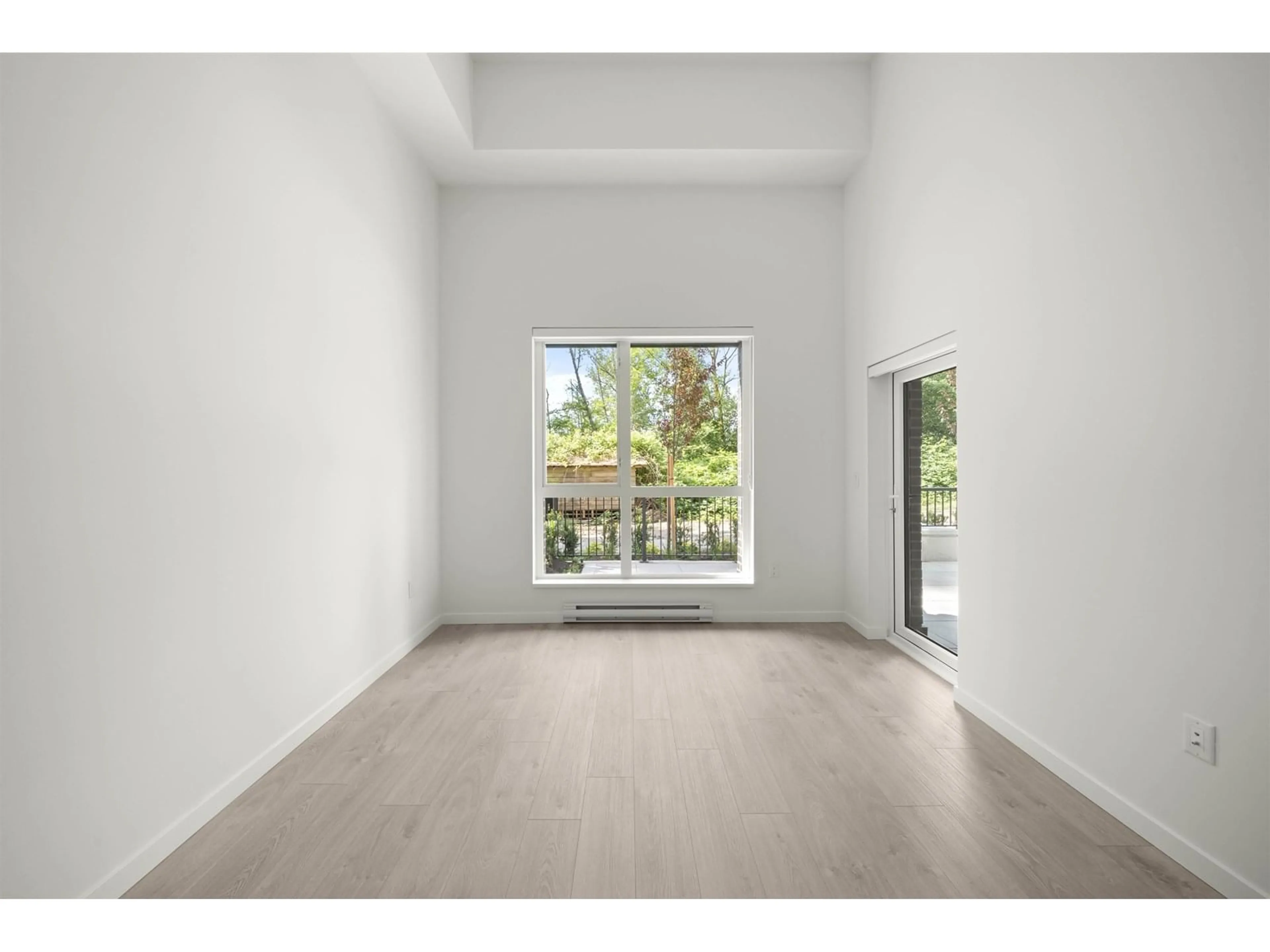 Indoor foyer for 105 - 6585 195A, Surrey British Columbia V4N6Y9