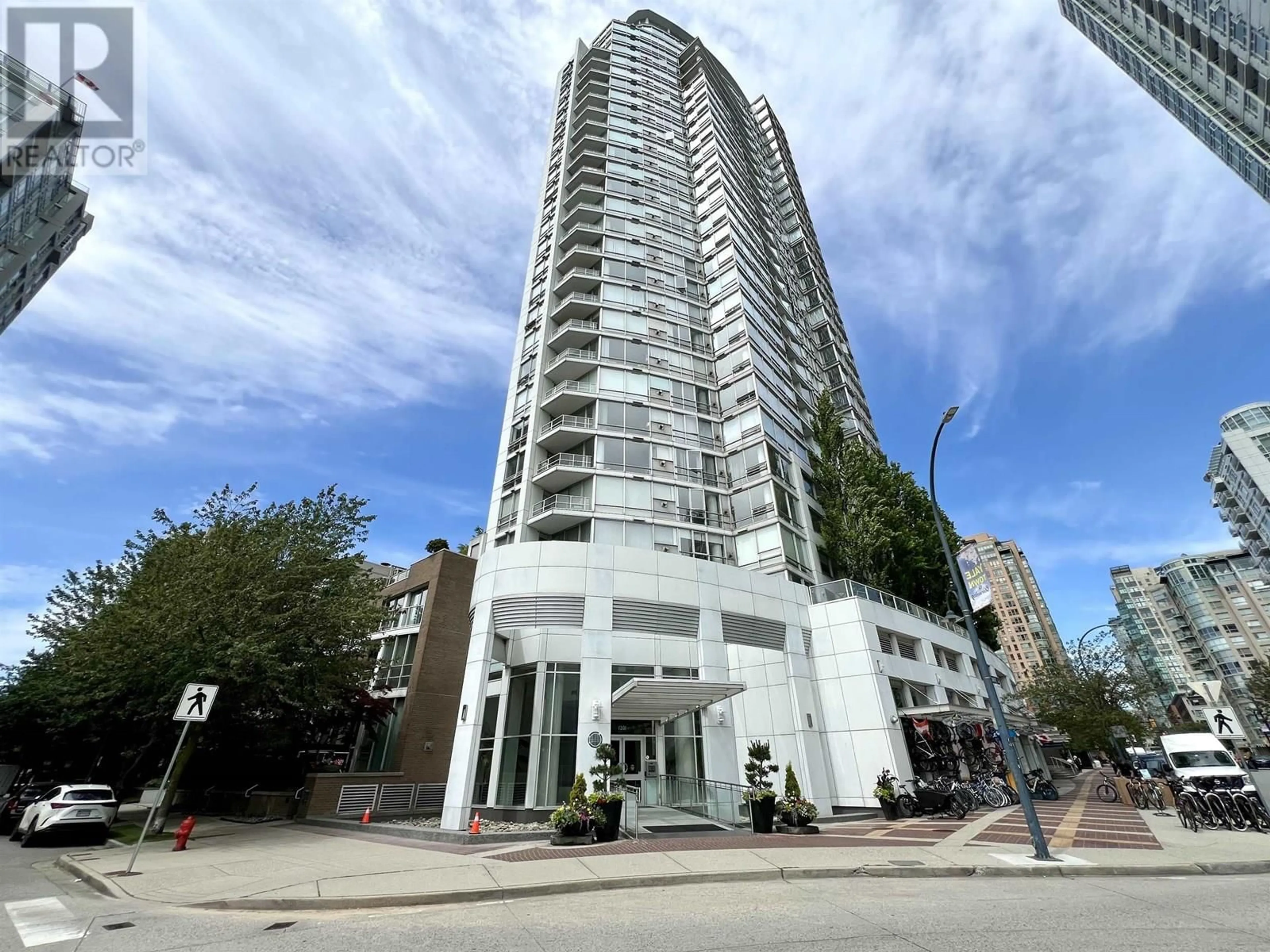 Indoor foyer for 1002 - 1201 MARINASIDE CRESCENT, Vancouver British Columbia V6Z2V2