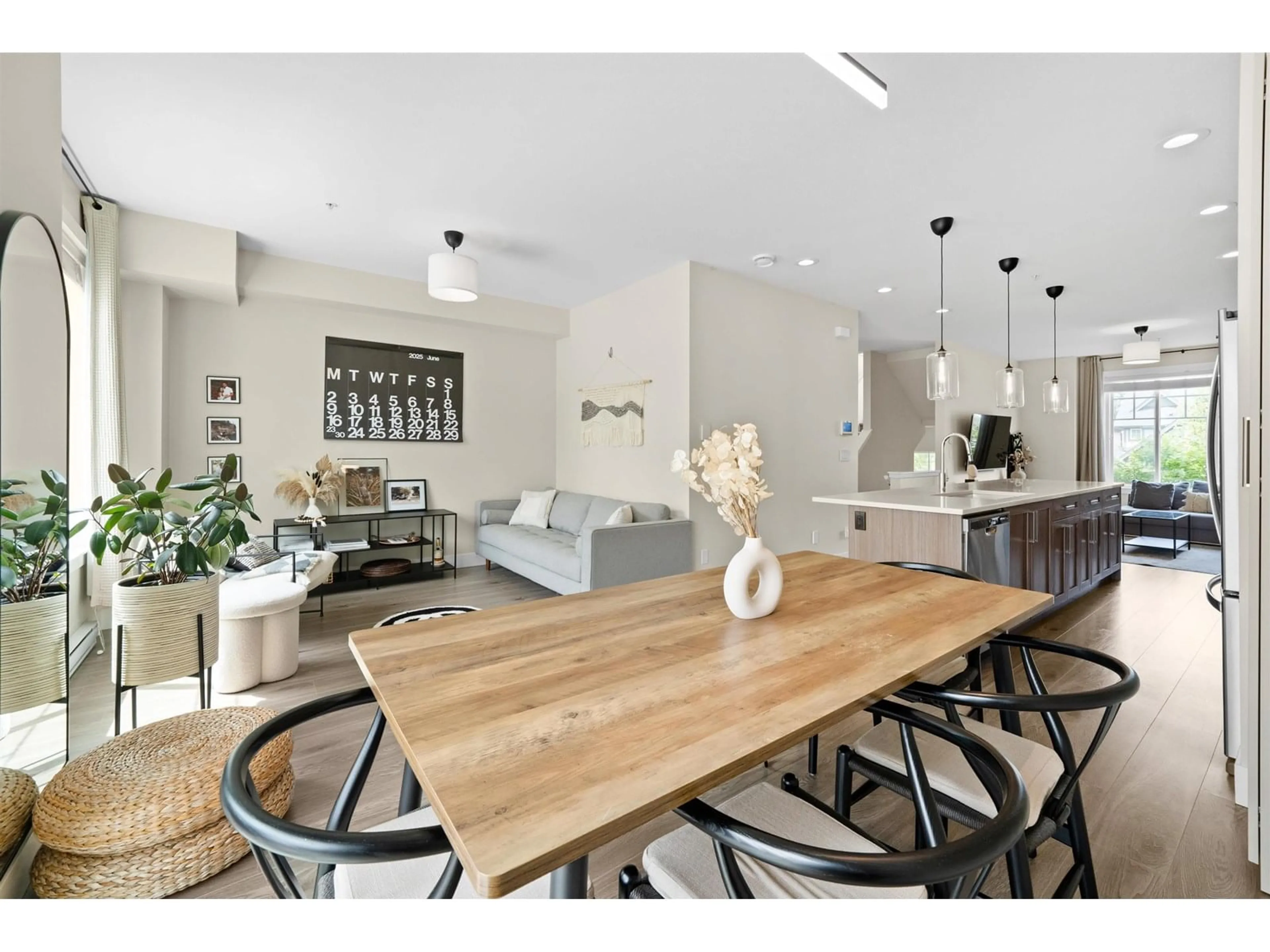 Open concept kitchen, unknown for 61 - 20498 82, Langley British Columbia V2Y0V1