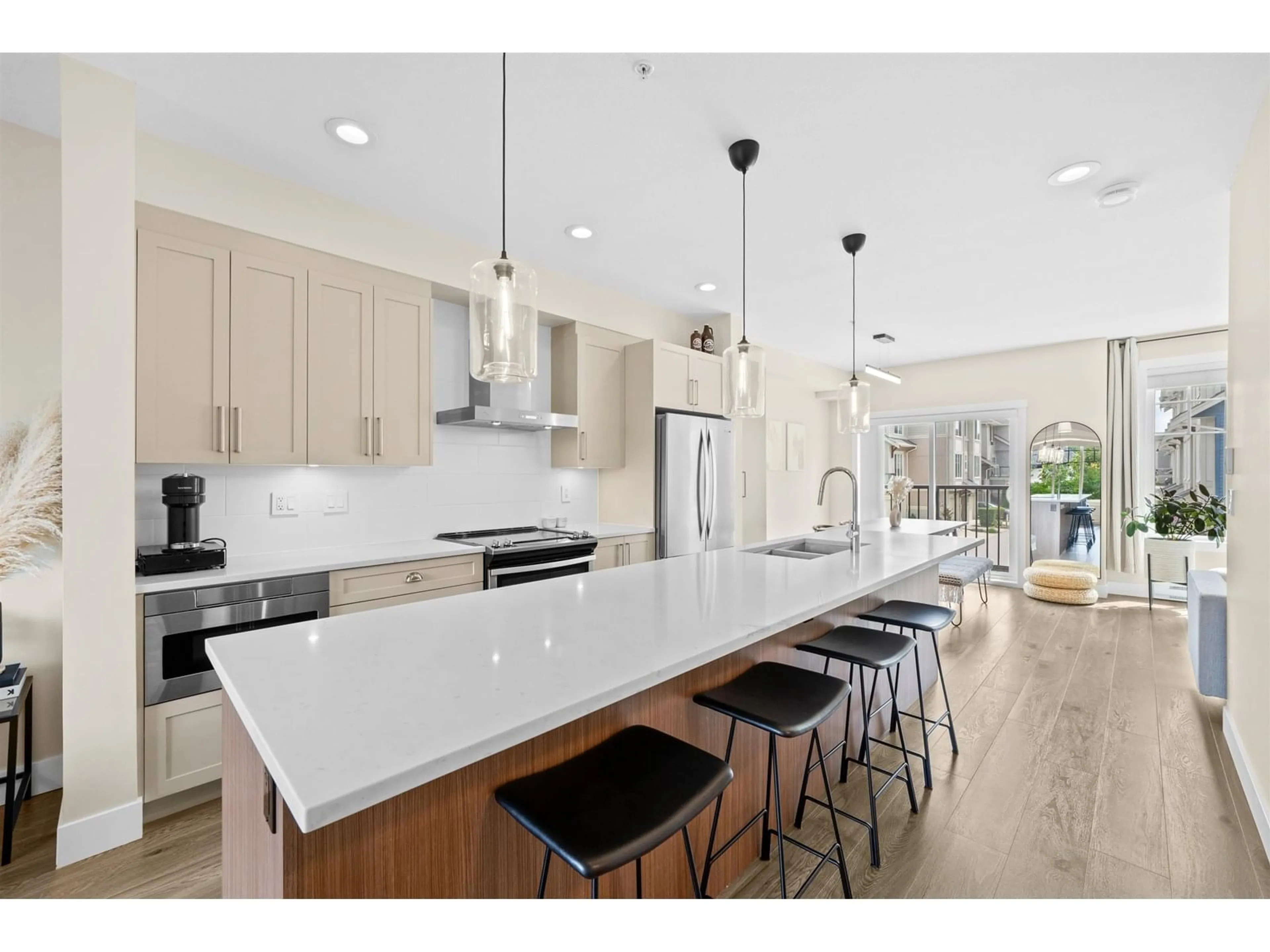 Open concept kitchen, ceramic/tile floor for 61 - 20498 82, Langley British Columbia V2Y0V1