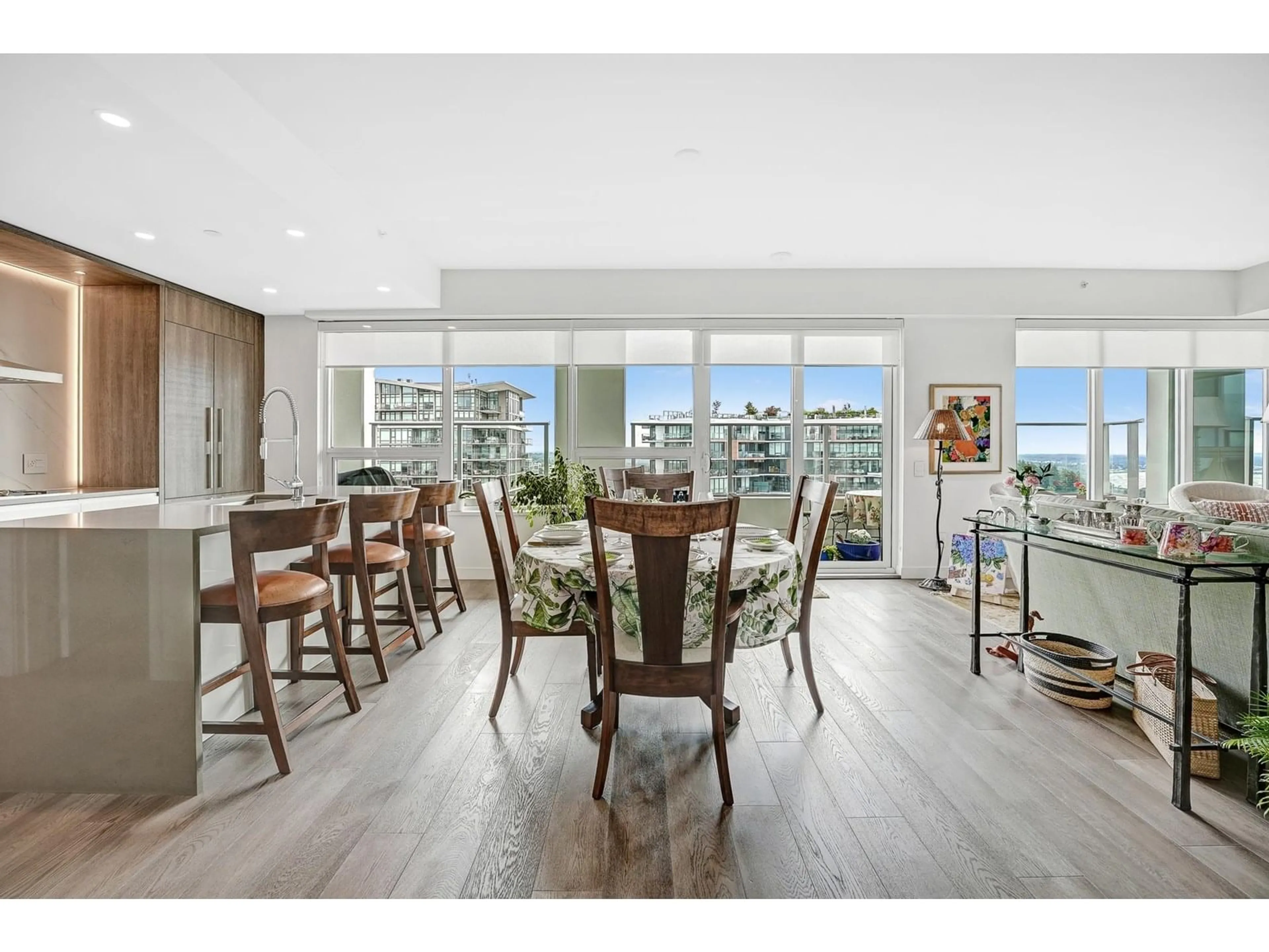 Dining room, wood/laminate floor for 1302 - 1441 JOHNSTON, White Rock British Columbia V4B3Z4