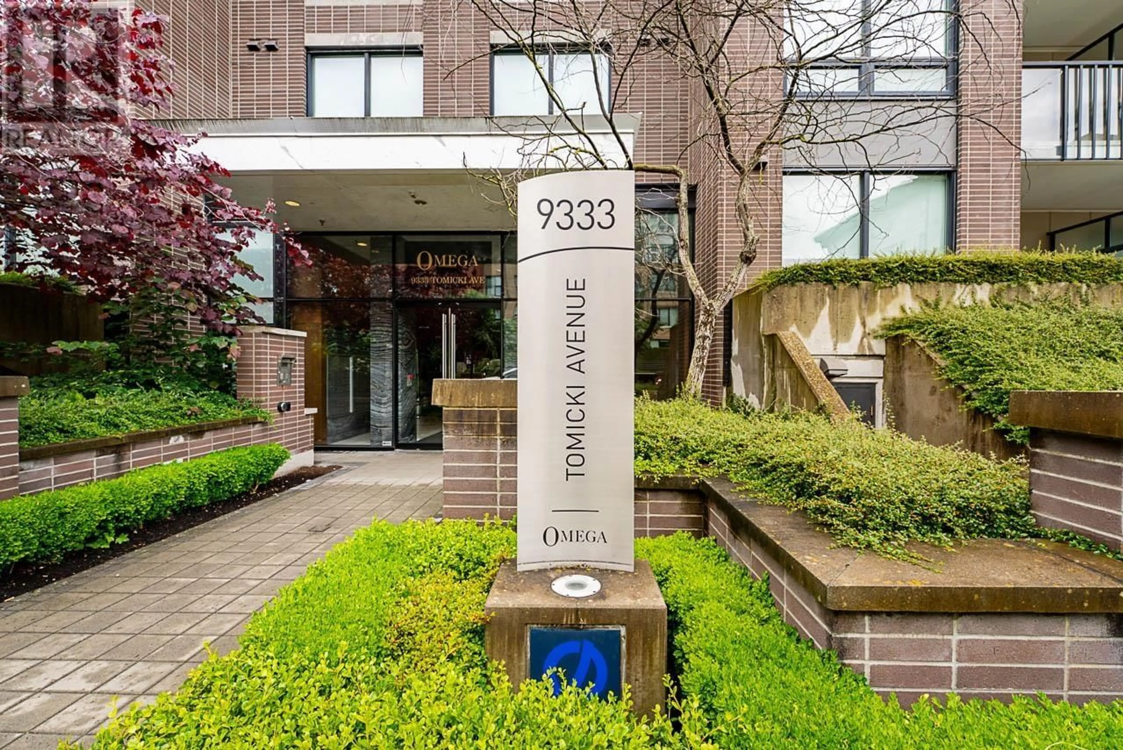 Indoor foyer for 118 - 9333 TOMICKI AVENUE, Richmond British Columbia V6X0L4