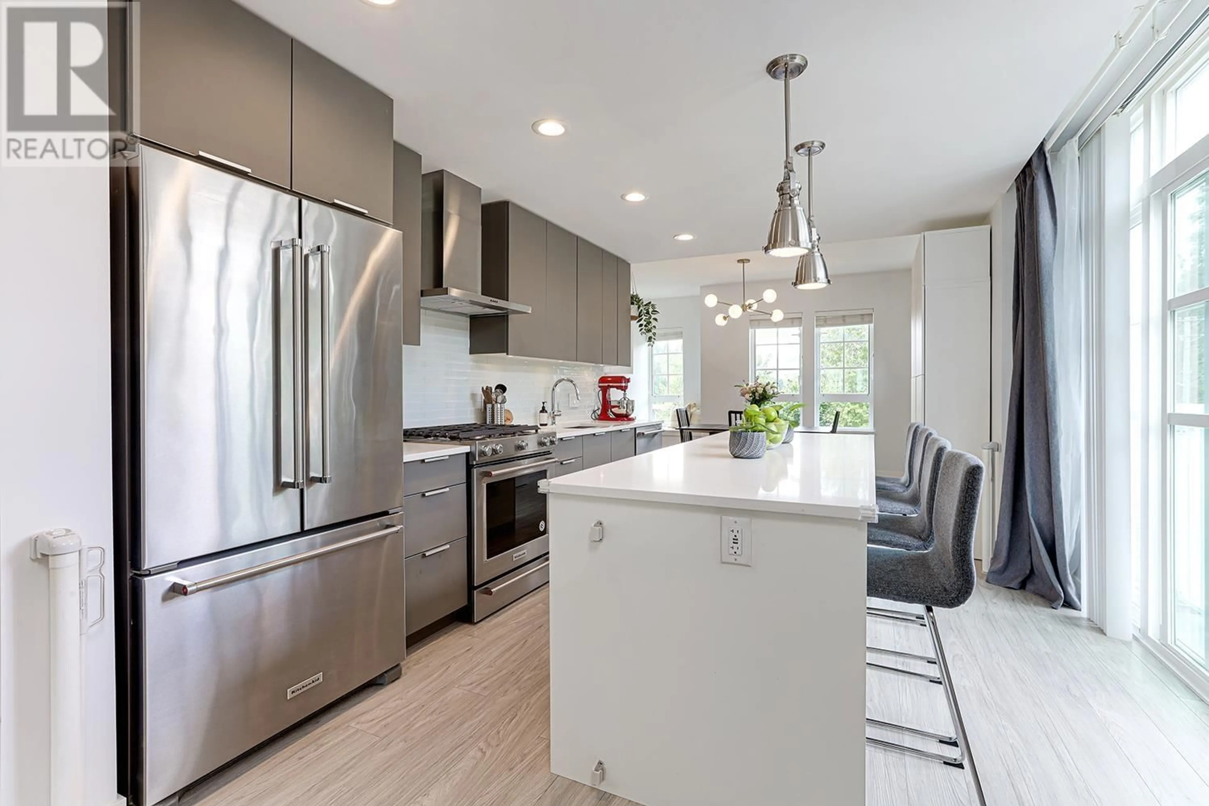 Contemporary kitchen, unknown for 2145 CLARKE STREET, Port Moody British Columbia V3H0J5