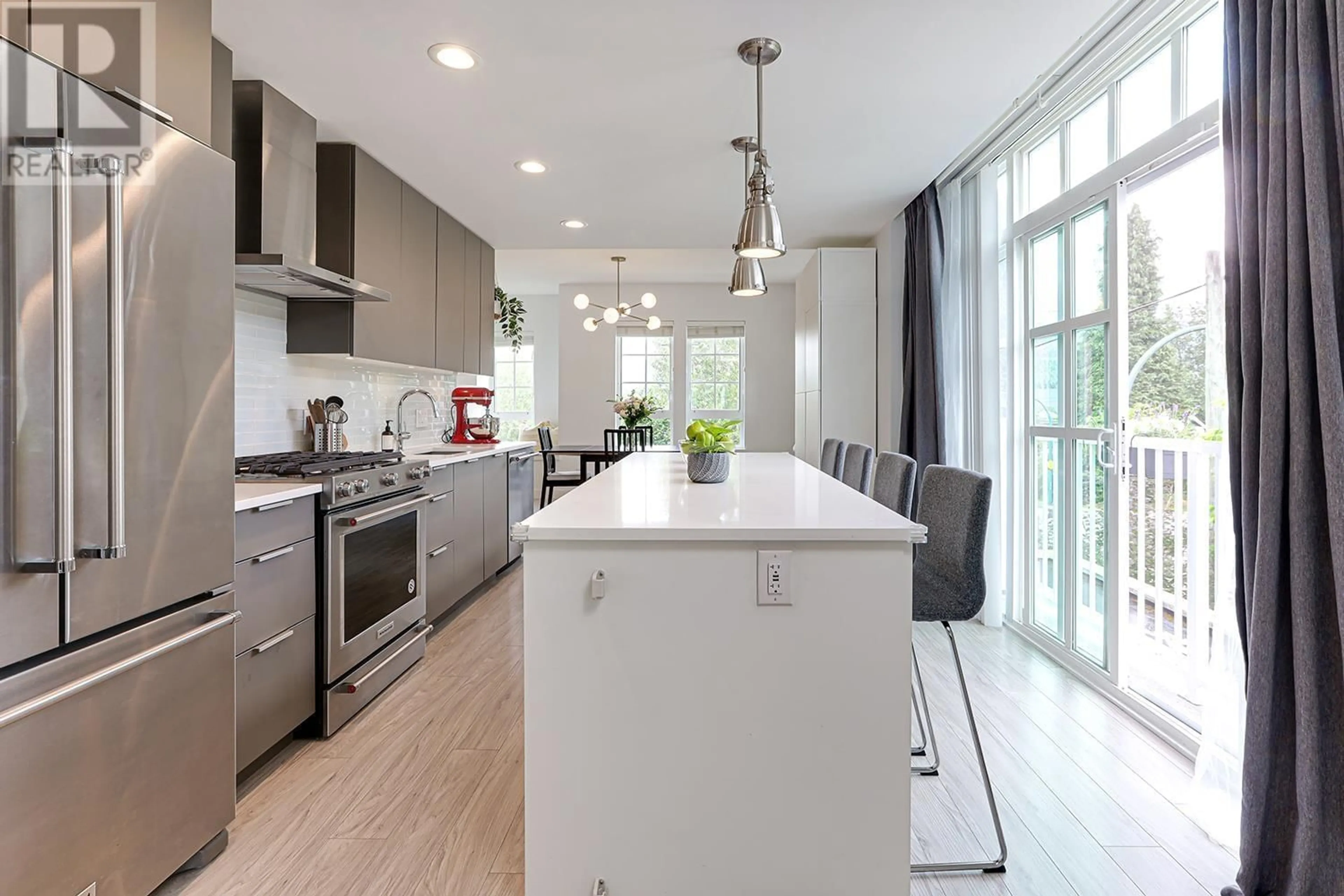 Contemporary kitchen, unknown for 2145 CLARKE STREET, Port Moody British Columbia V3H0J5