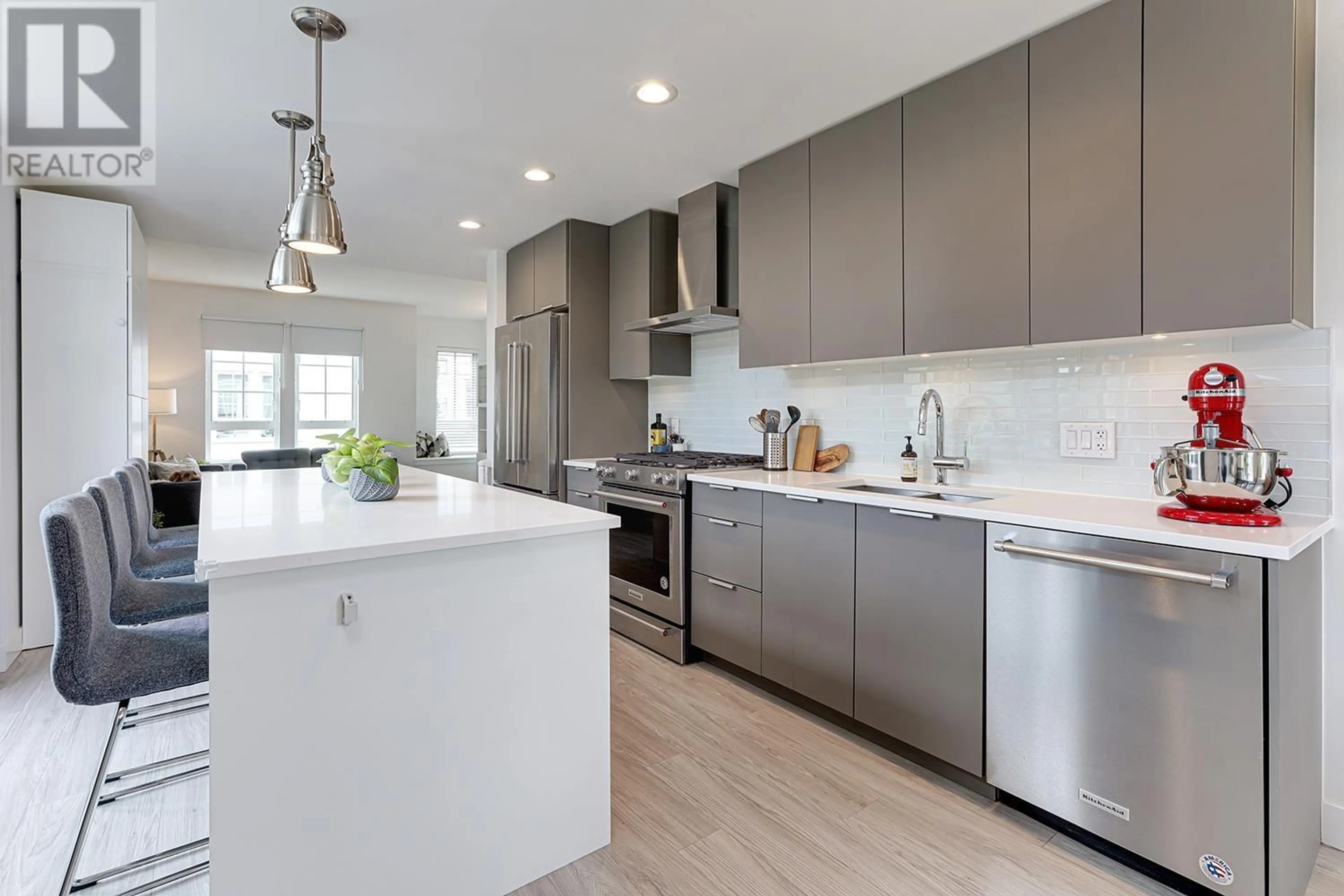 Contemporary kitchen, unknown for 2145 CLARKE STREET, Port Moody British Columbia V3H0J5