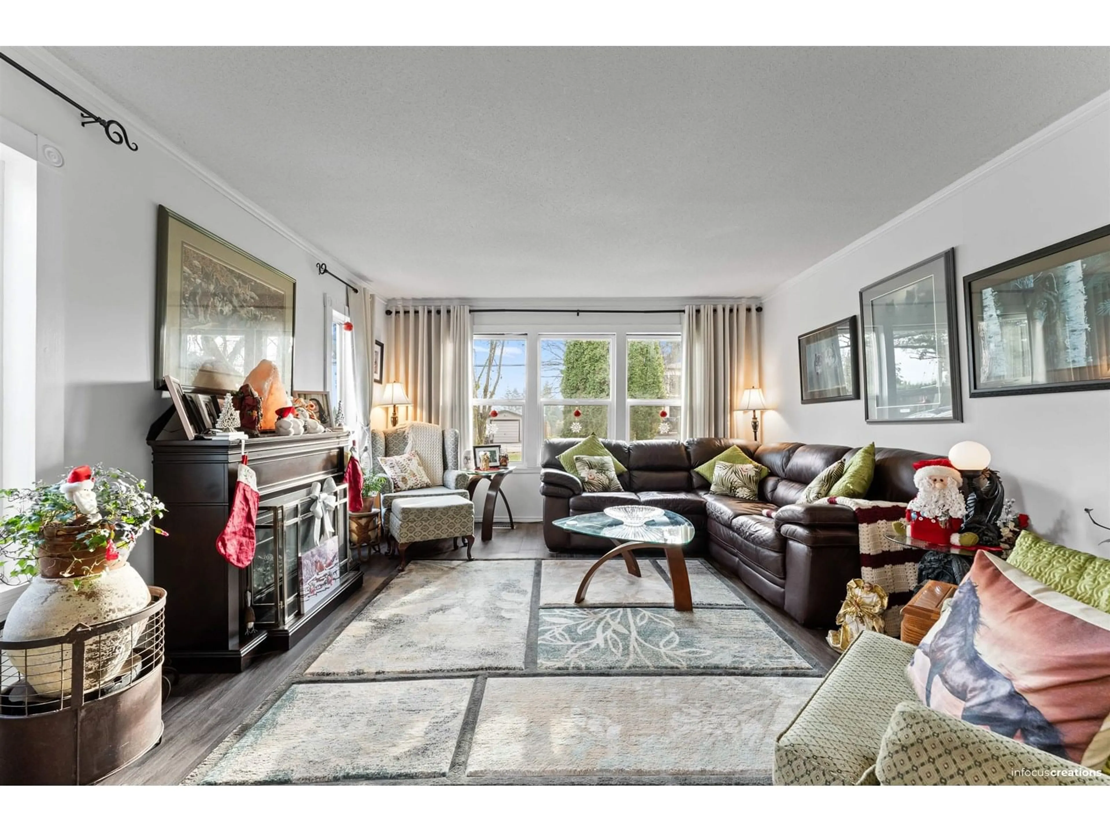 Living room with furniture, unknown for 17307 58, Surrey British Columbia V3S1K7