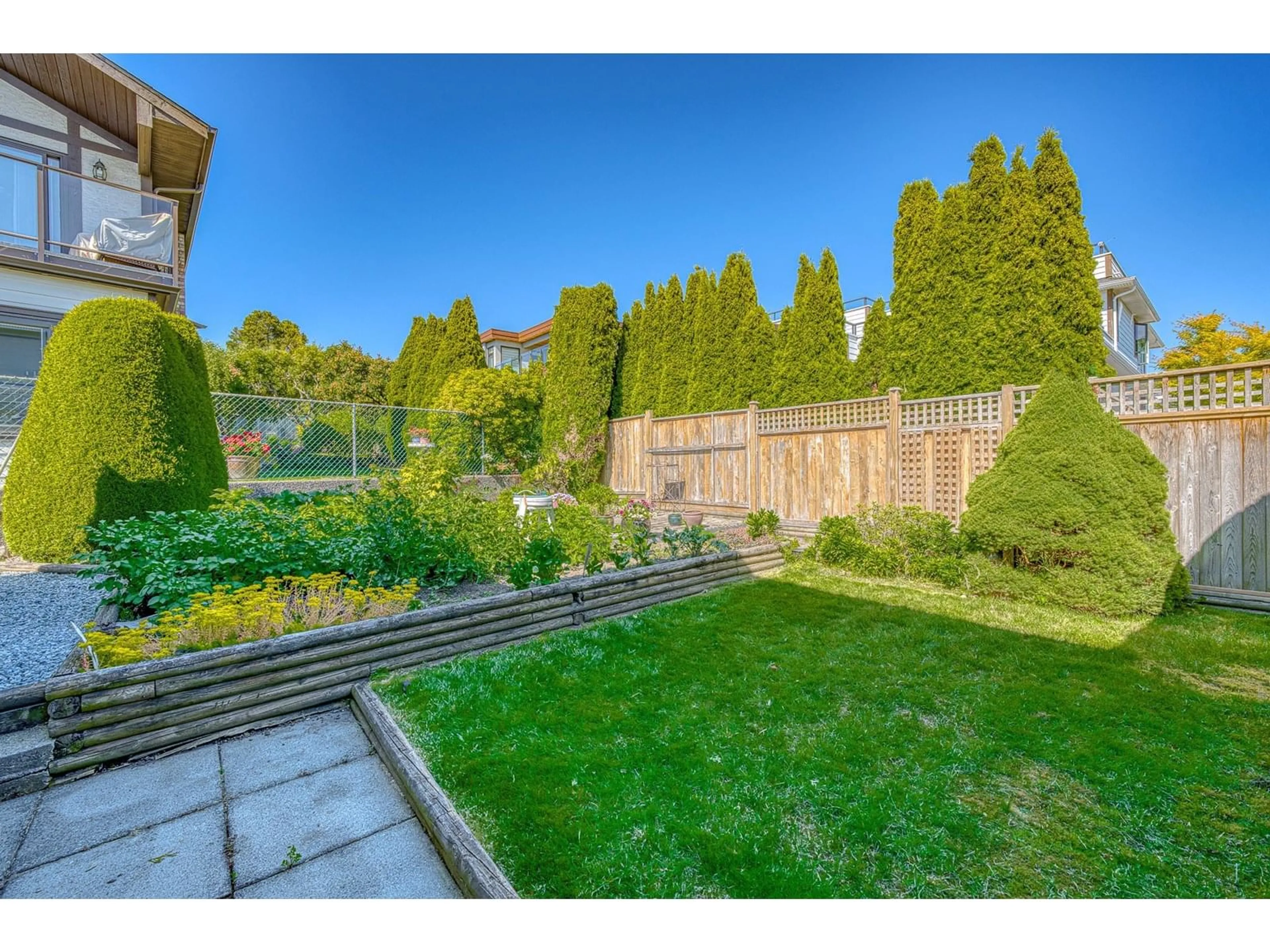 Patio, unknown for 15662 SEMIAHMOO, White Rock British Columbia V4B1V4
