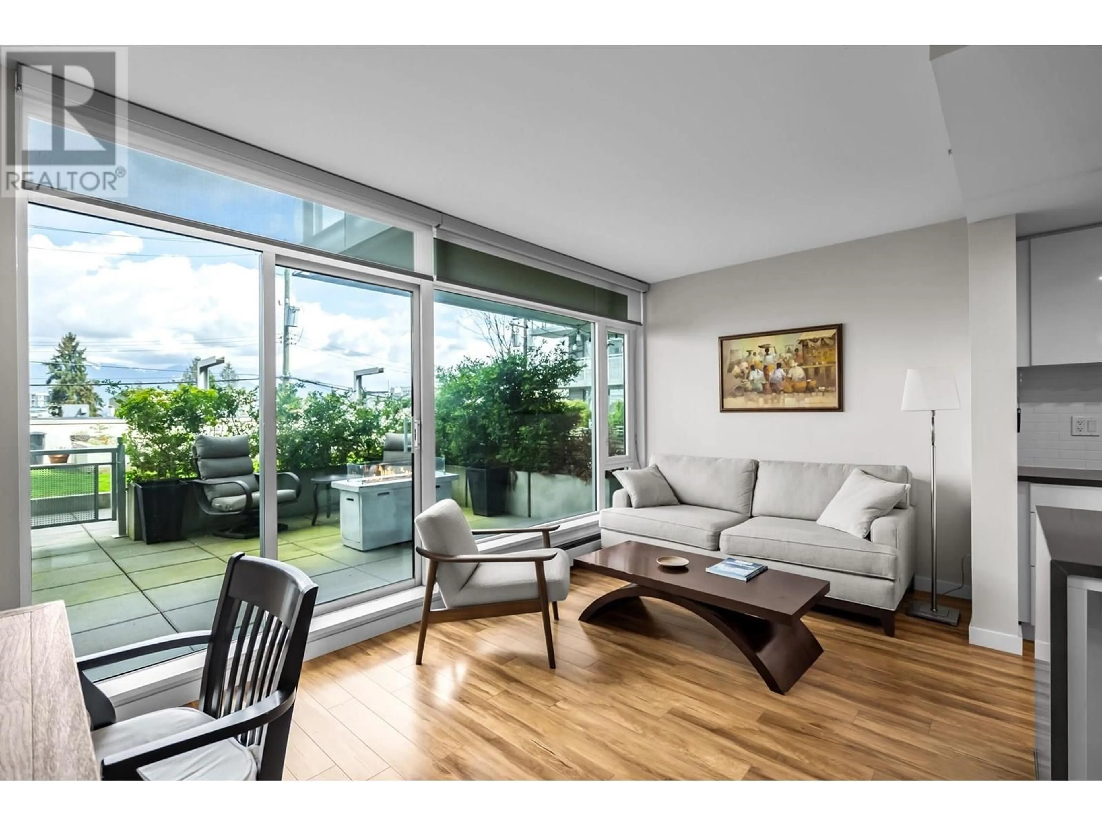 Living room with furniture, wood/laminate floor for 221 - 289 6TH AVENUE, Vancouver British Columbia V5T0E9