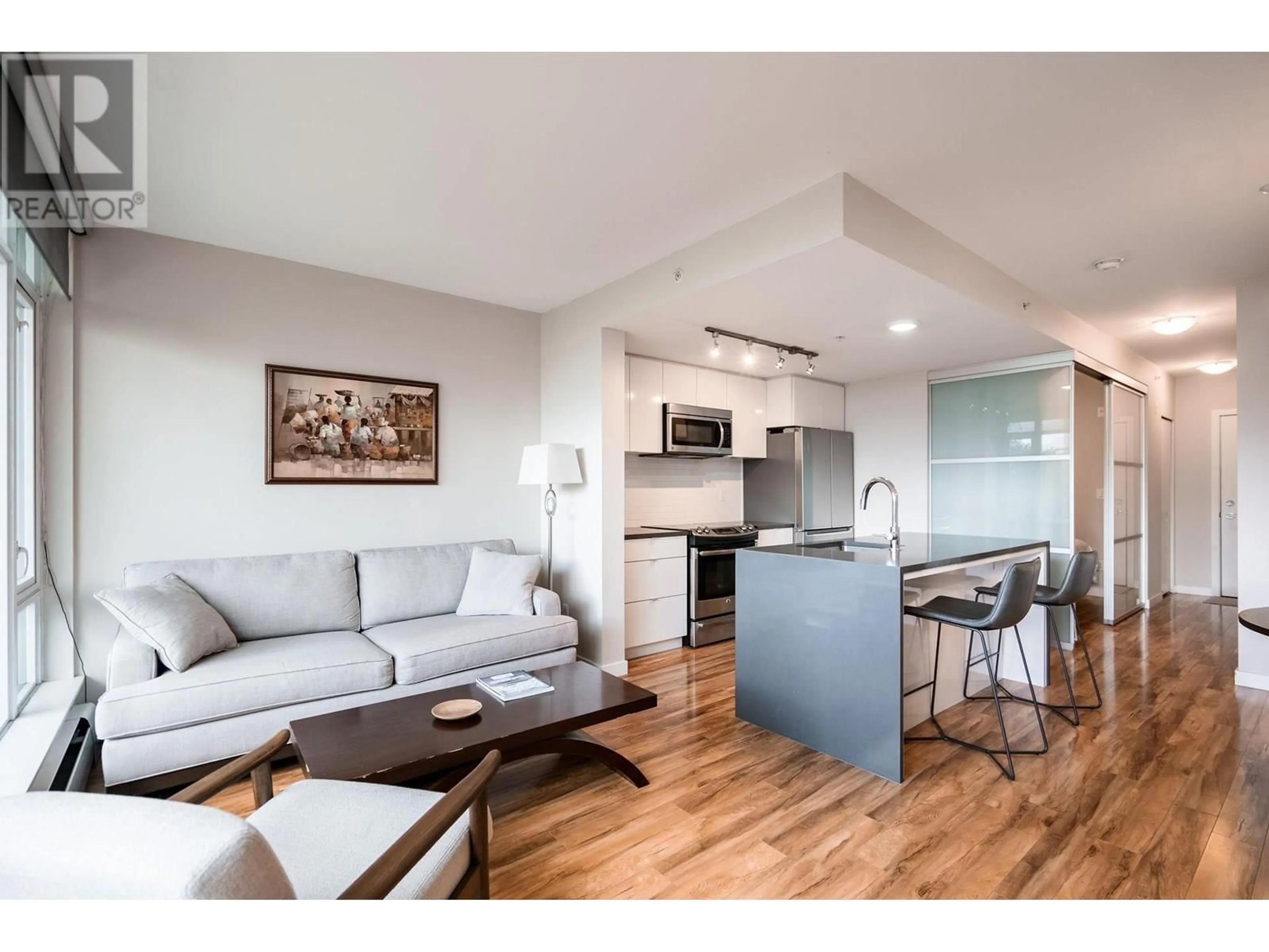 Open concept kitchen, wood/laminate floor for 221 - 289 6TH AVENUE, Vancouver British Columbia V5T0E9