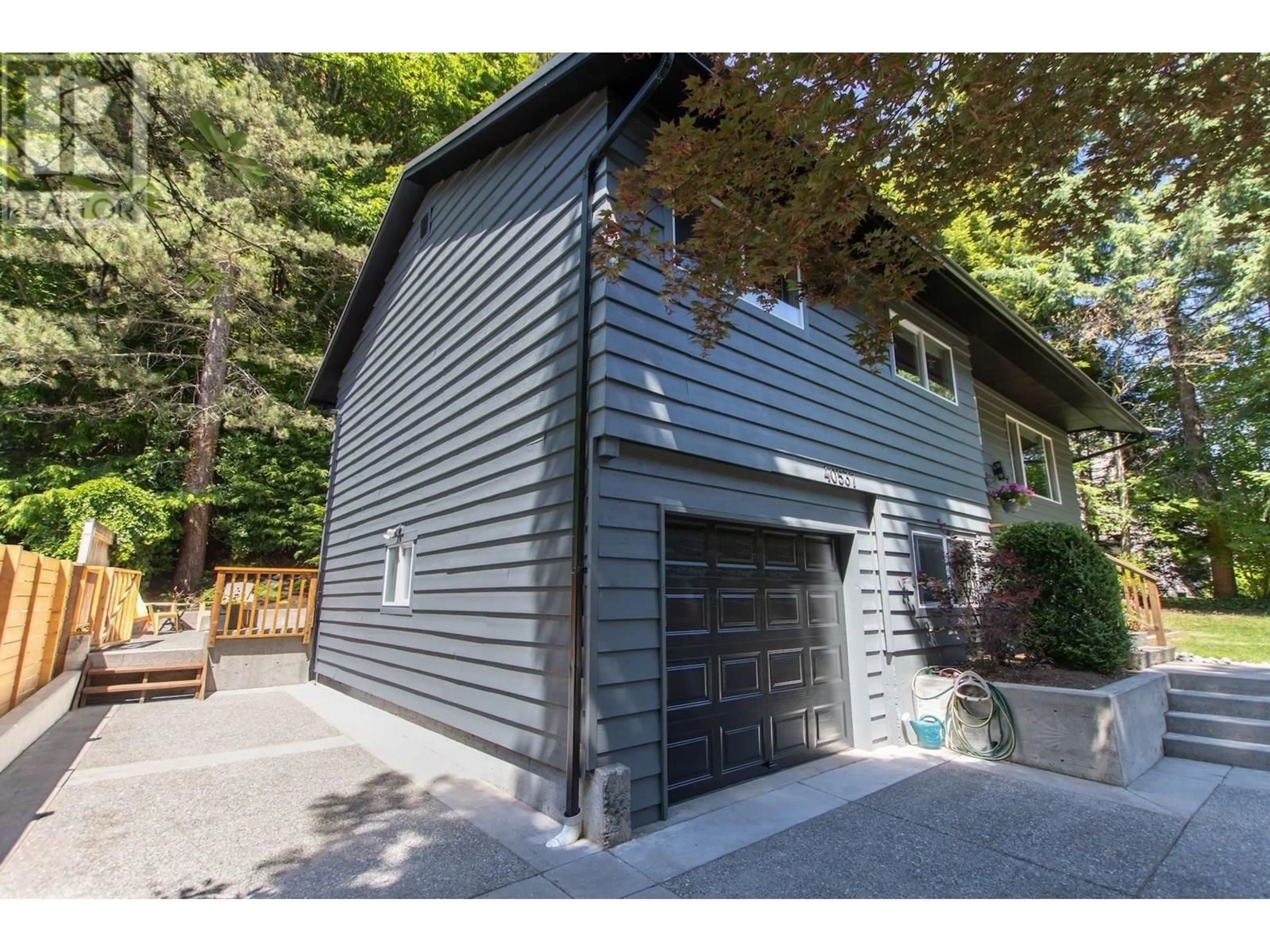 Home with vinyl exterior material, street for 40537 HIGHLANDS WAY, Squamish British Columbia V0N1T0