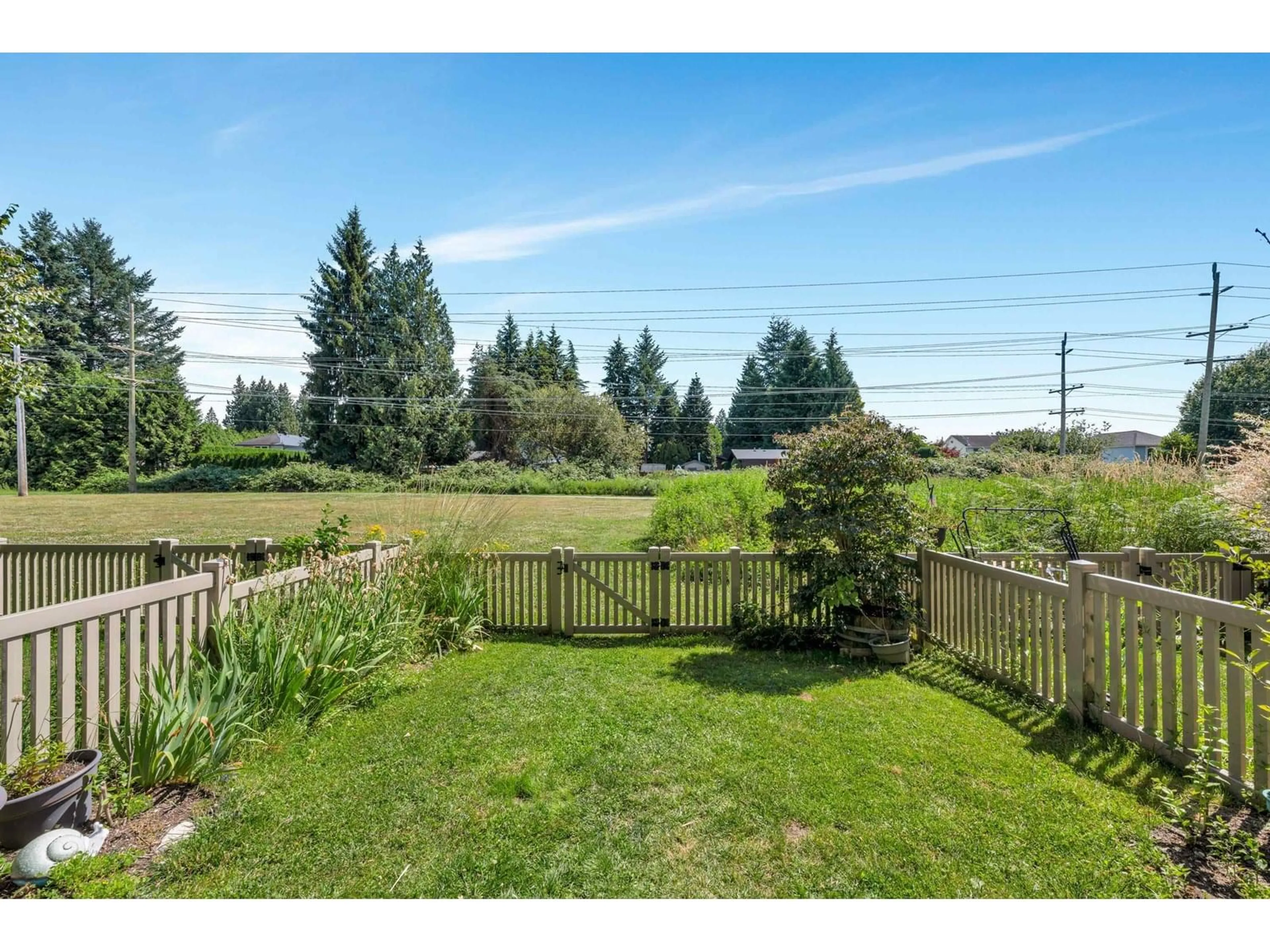 A pic from outside/outdoor area/front of a property/back of a property/a pic from drone, water/lake/river/ocean view for 81 - 9525 204, Langley British Columbia V1M0B9