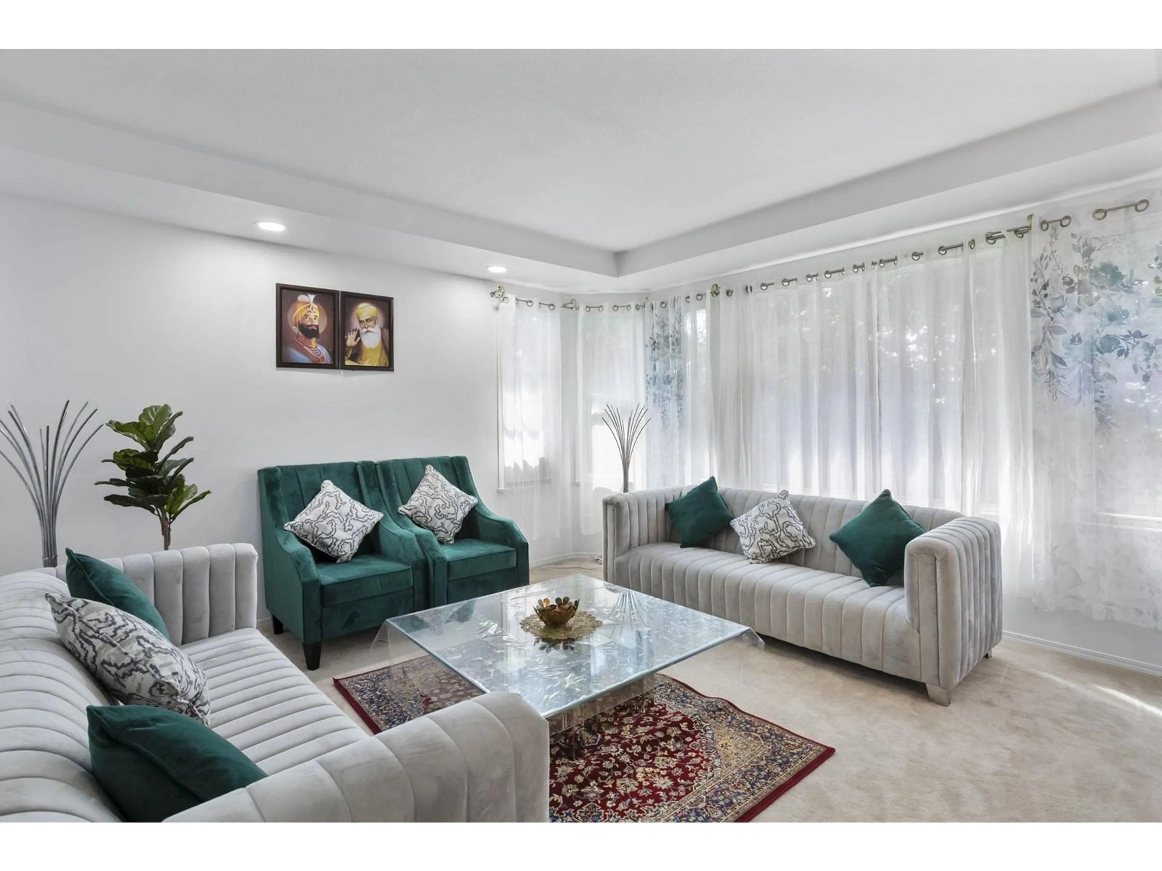Living room with furniture, carpet floor for 3737 LETHBRIDGE, Abbotsford British Columbia V3G1J5