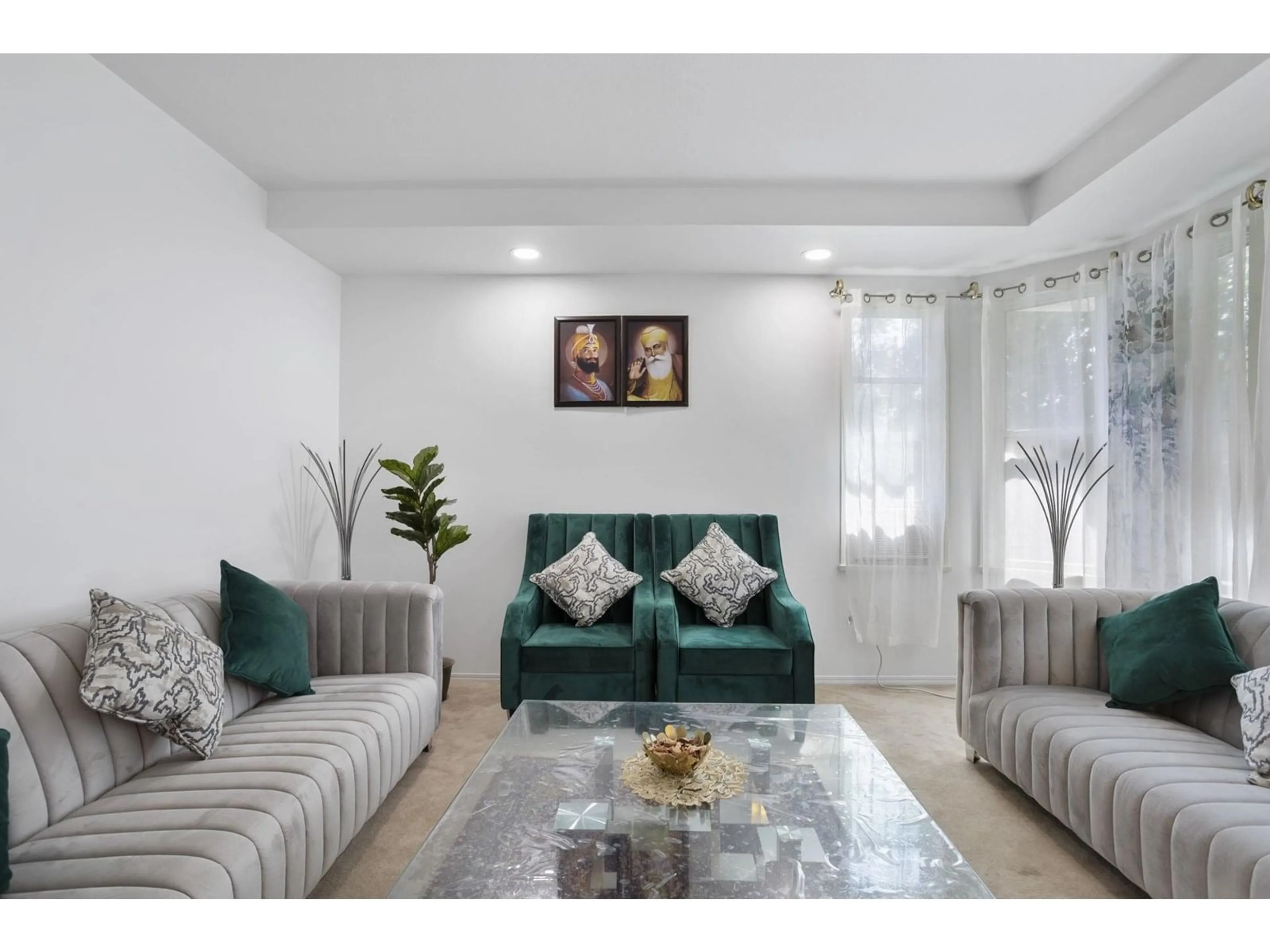 Living room with furniture, unknown for 3737 LETHBRIDGE, Abbotsford British Columbia V3G1J5