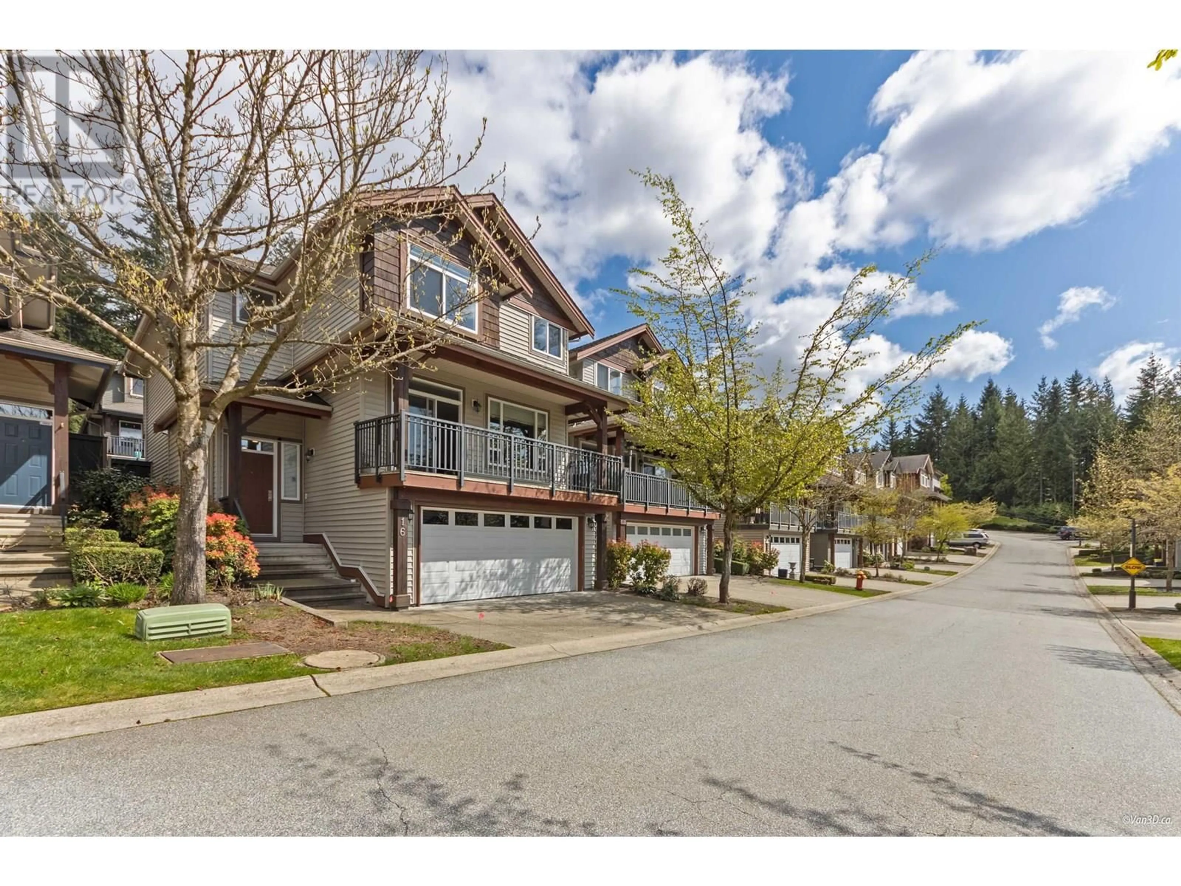 A pic from outside/outdoor area/front of a property/back of a property/a pic from drone, street for 16 - 1705 PARKWAY BOULEVARD, Coquitlam British Columbia V3E3T3