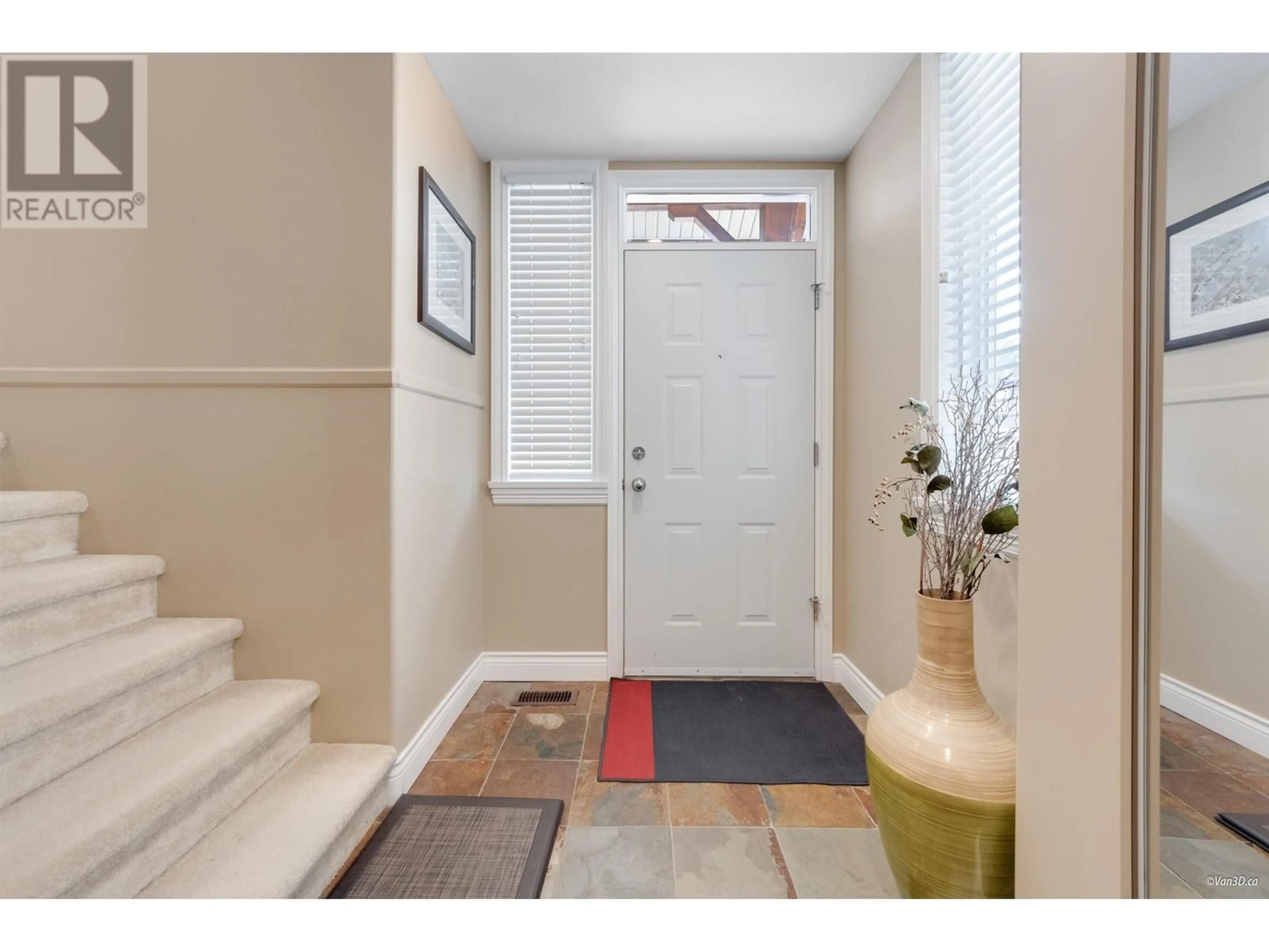 Indoor entryway for 16 - 1705 PARKWAY BOULEVARD, Coquitlam British Columbia V3E3T3