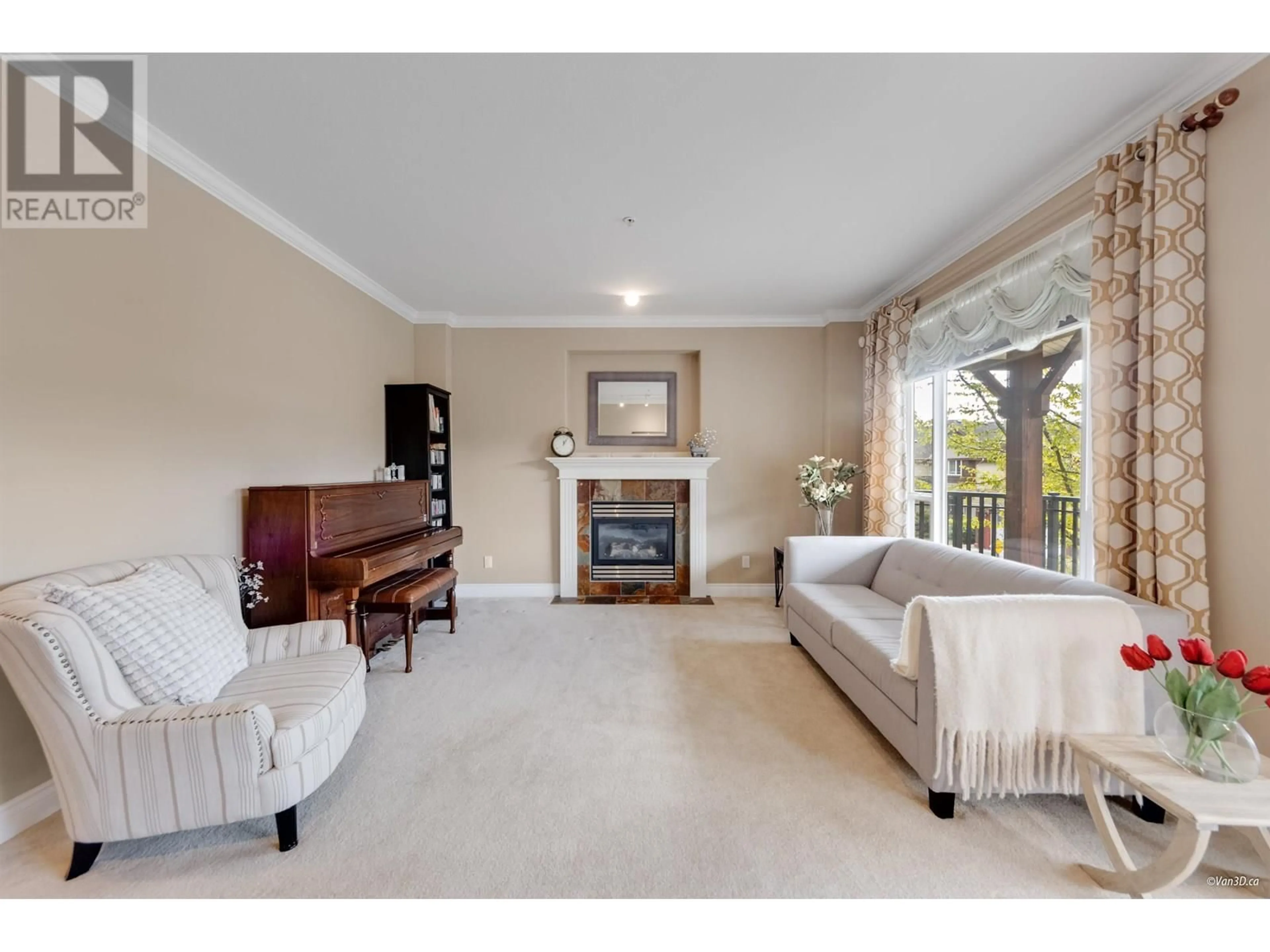 Living room with furniture, unknown for 16 - 1705 PARKWAY BOULEVARD, Coquitlam British Columbia V3E3T3