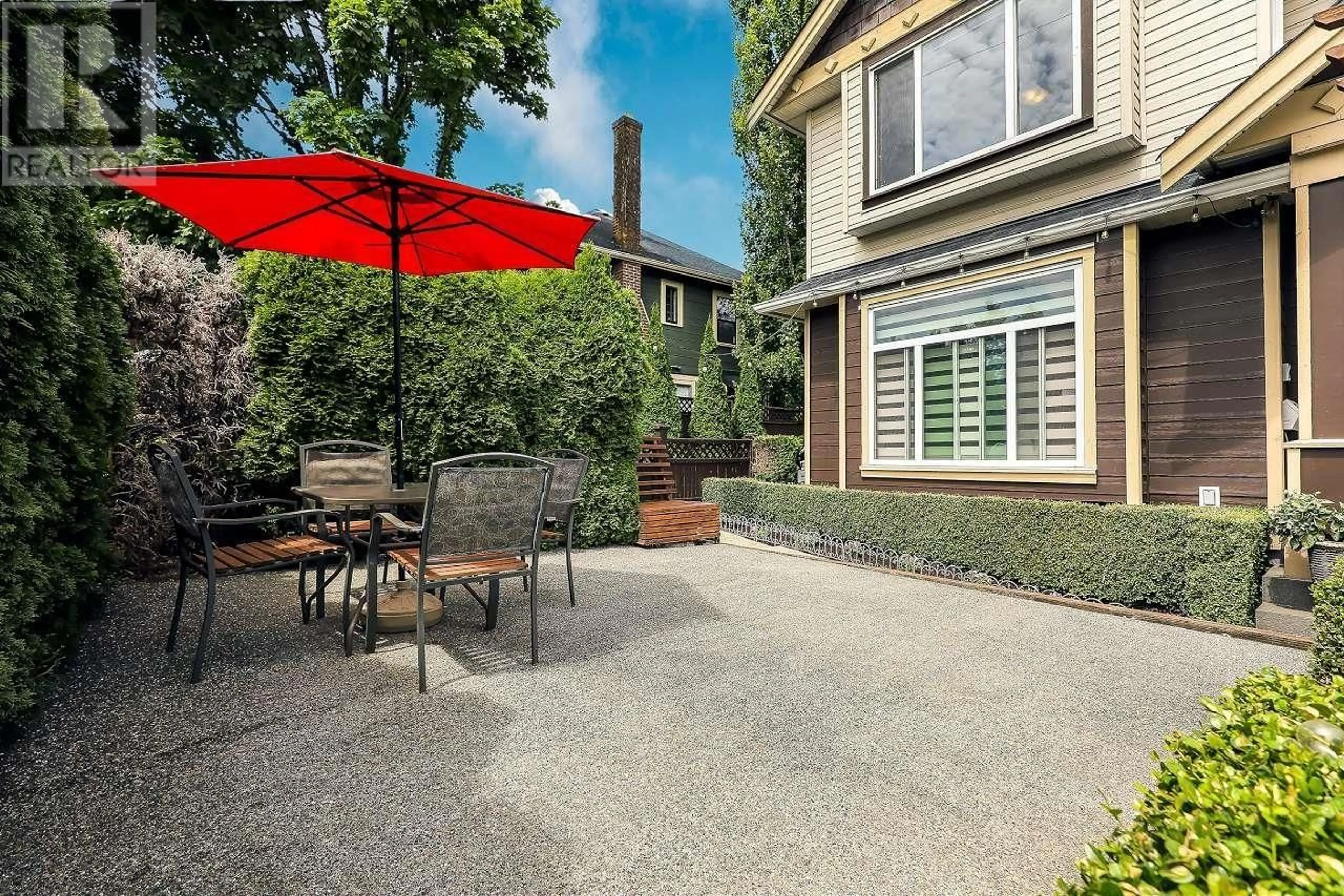 Patio, street for 121A DEBECK STREET, New Westminster British Columbia V3L3H7