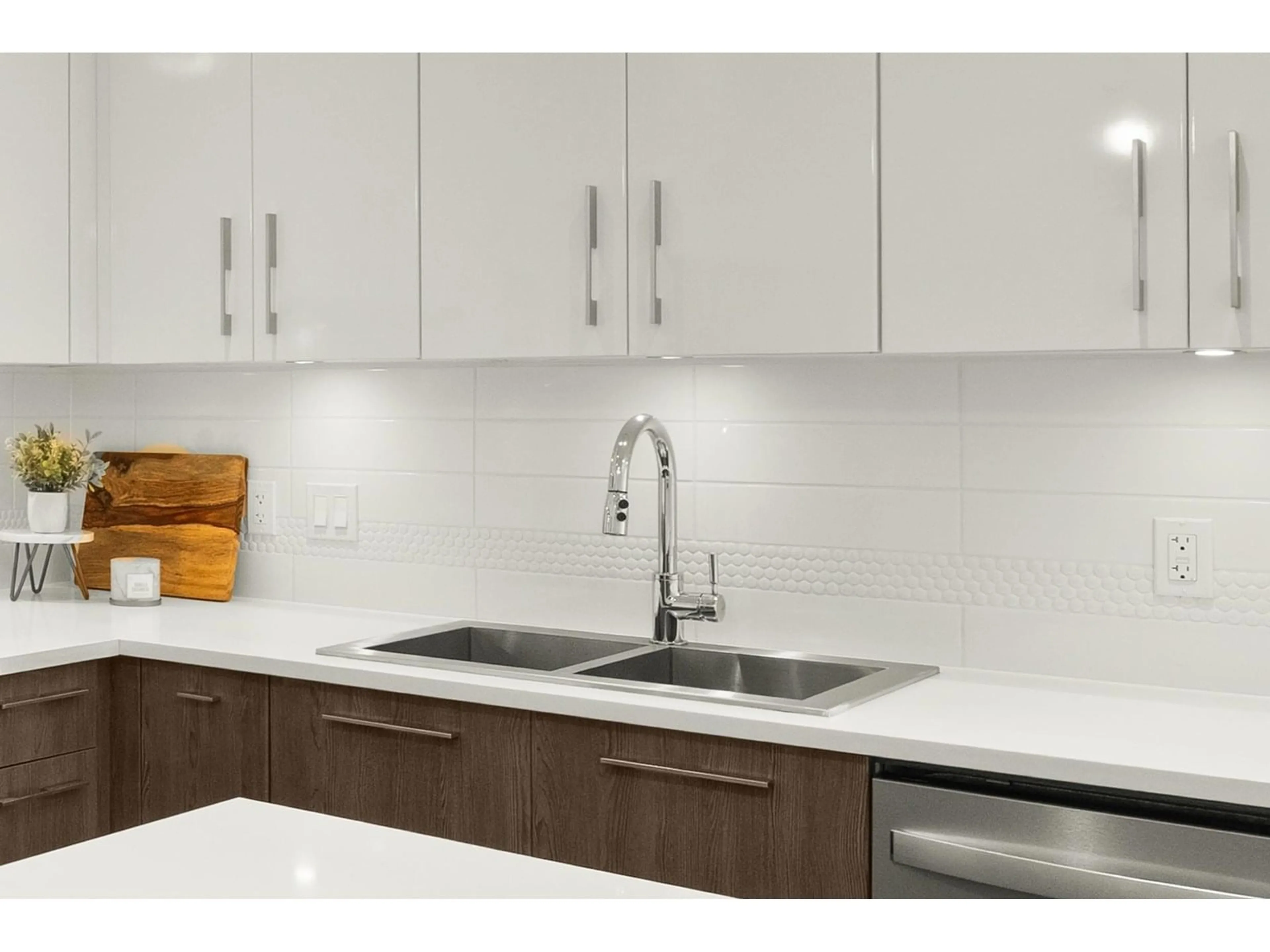 Standard kitchen, ceramic/tile floor for 501 - 20829 77A, Langley British Columbia V2Y0Y5