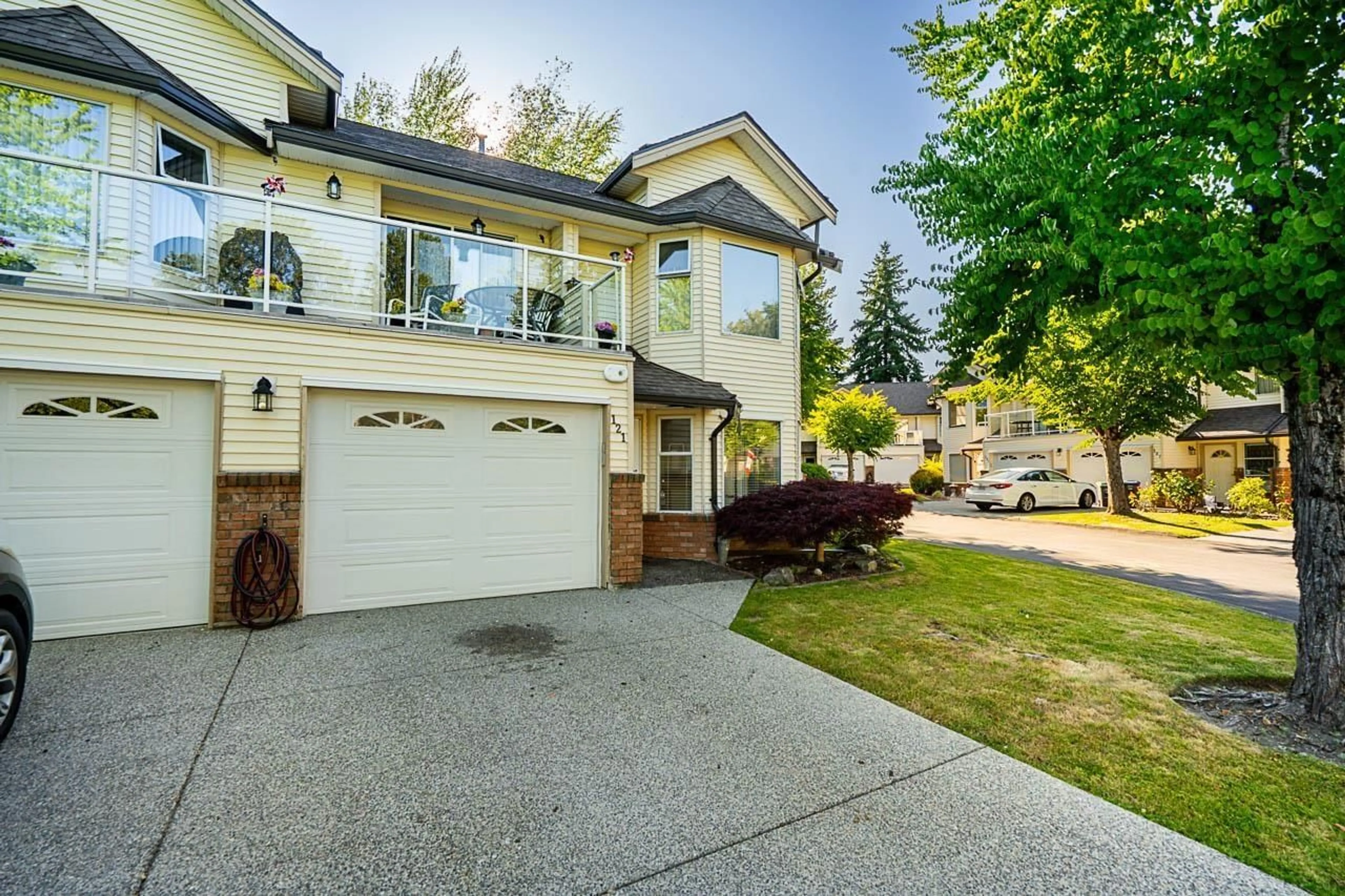 Unknown for 121 - 6841 138, Surrey British Columbia V3W0A7